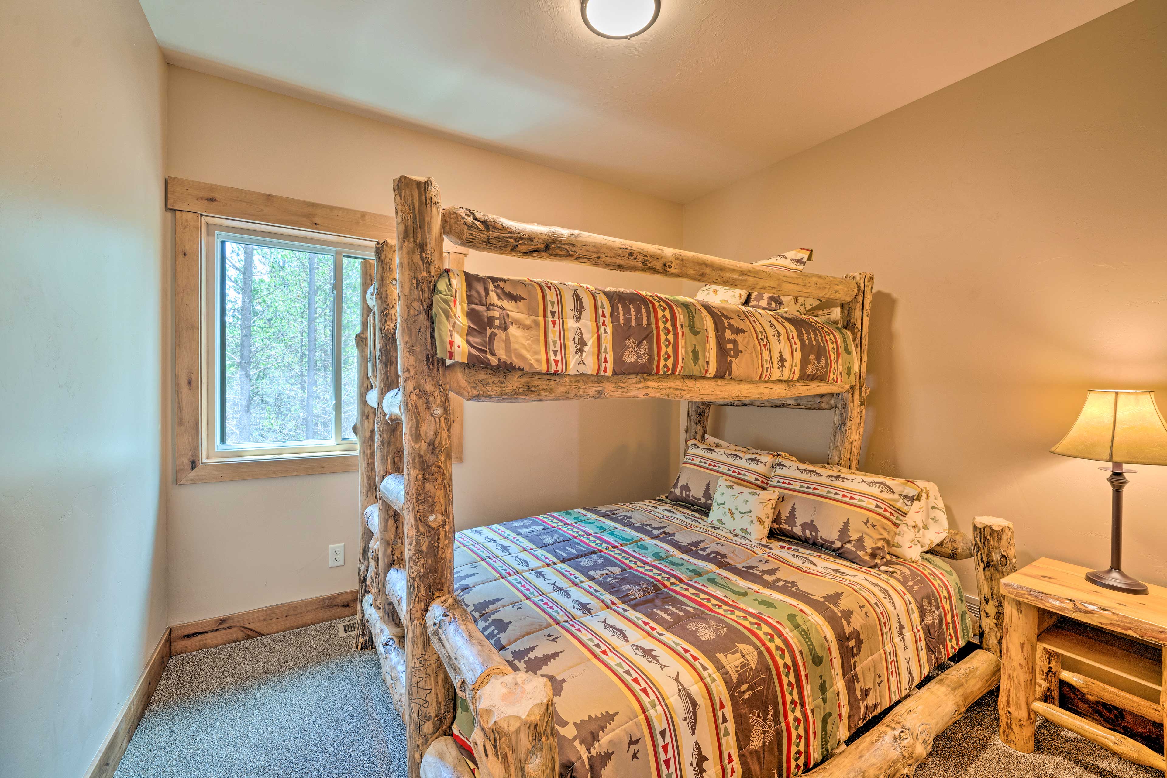 Bedroom | Twin/Queen Bunk Bed