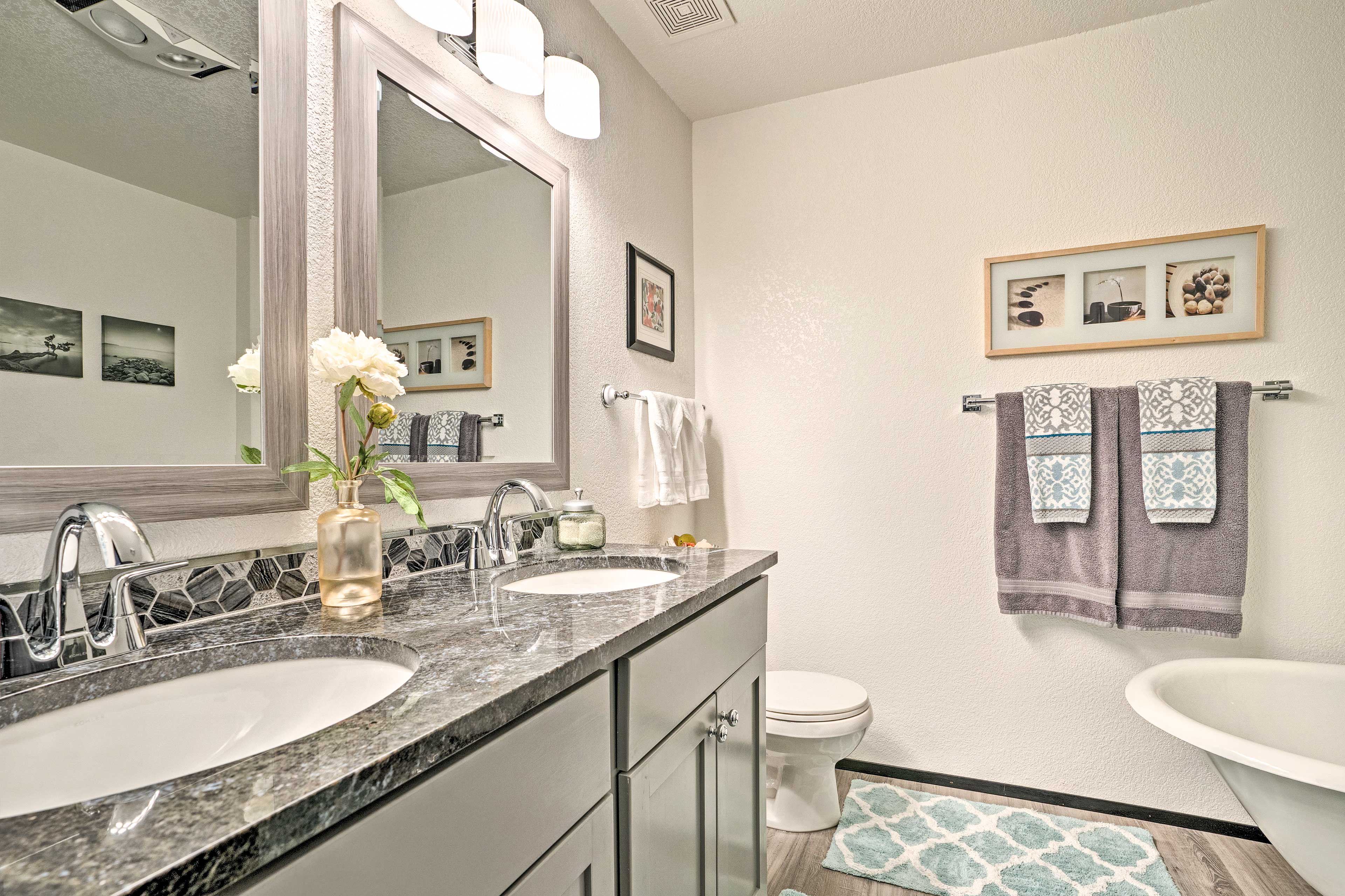 Full Bathroom | Linens & Towels