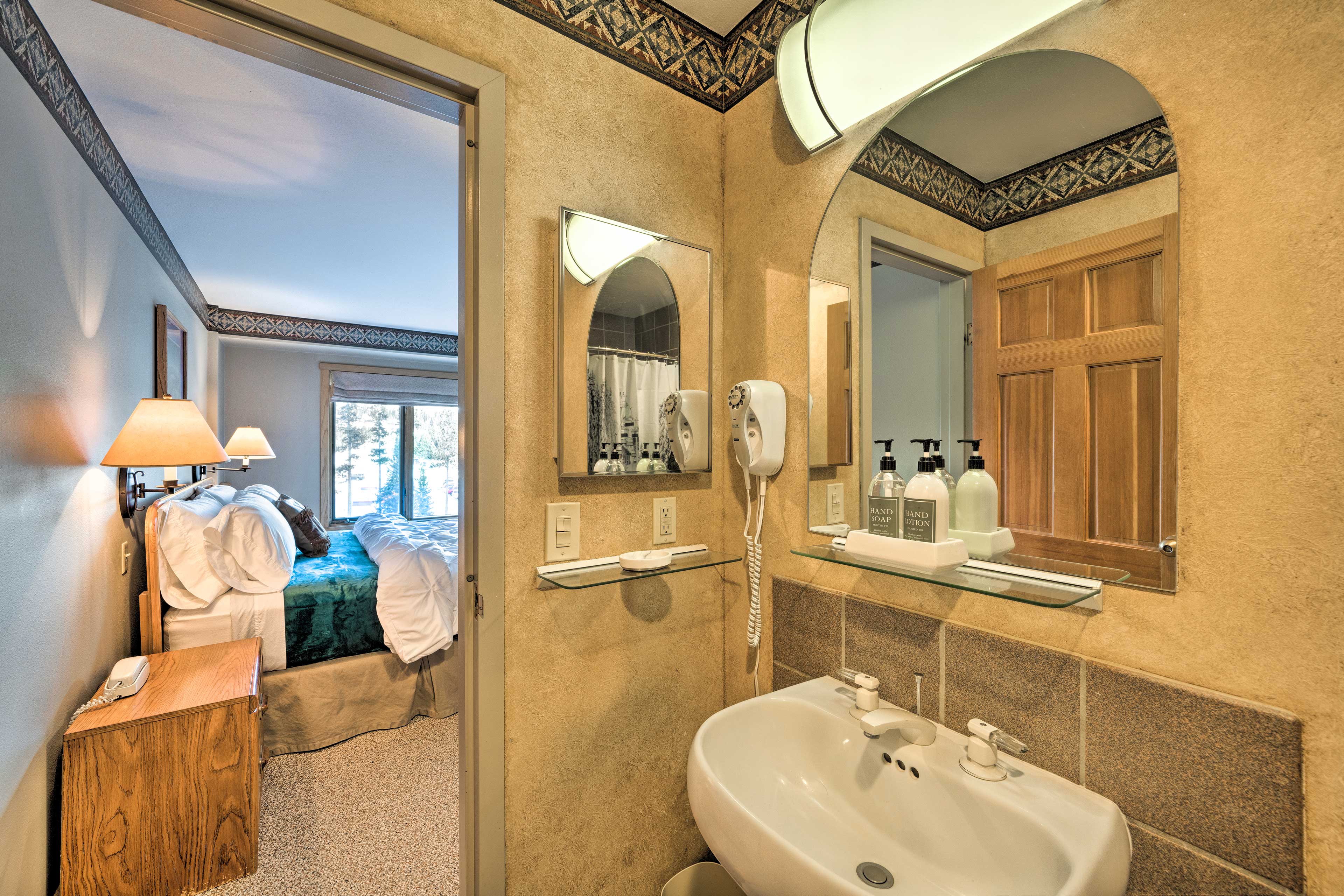 En-Suite Bathroom | Complimentary Toiletries