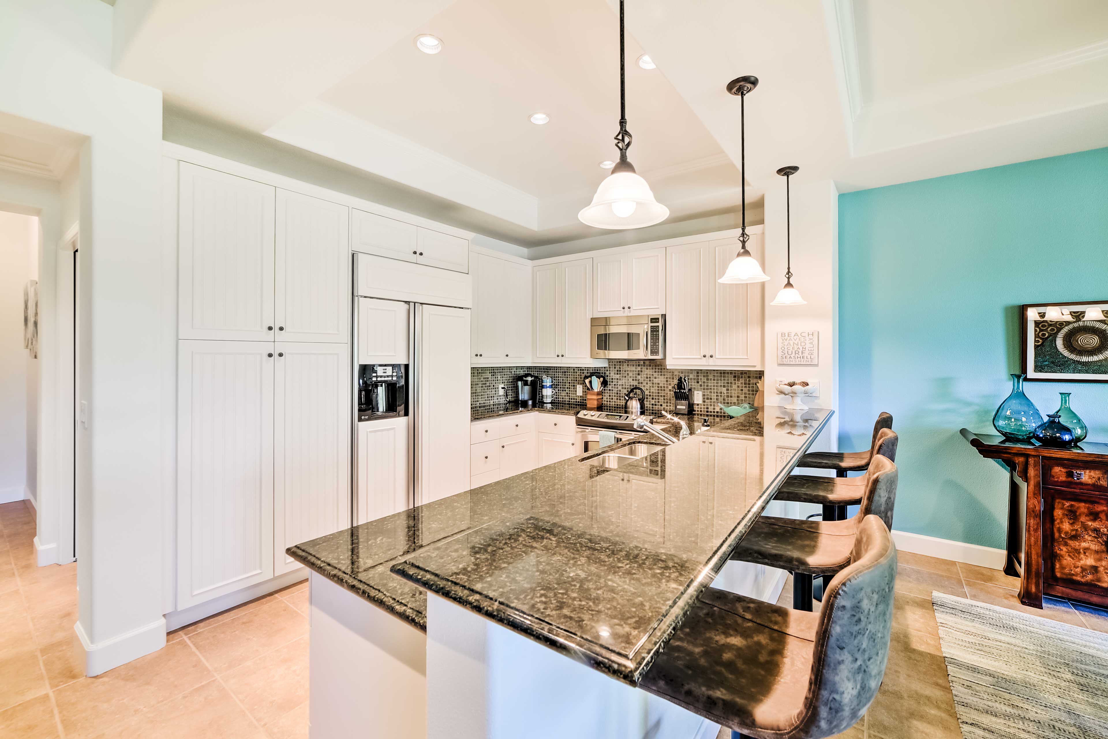 Kitchen | Breakfast Bar Seating for 4 | Stainless Steel Appliances