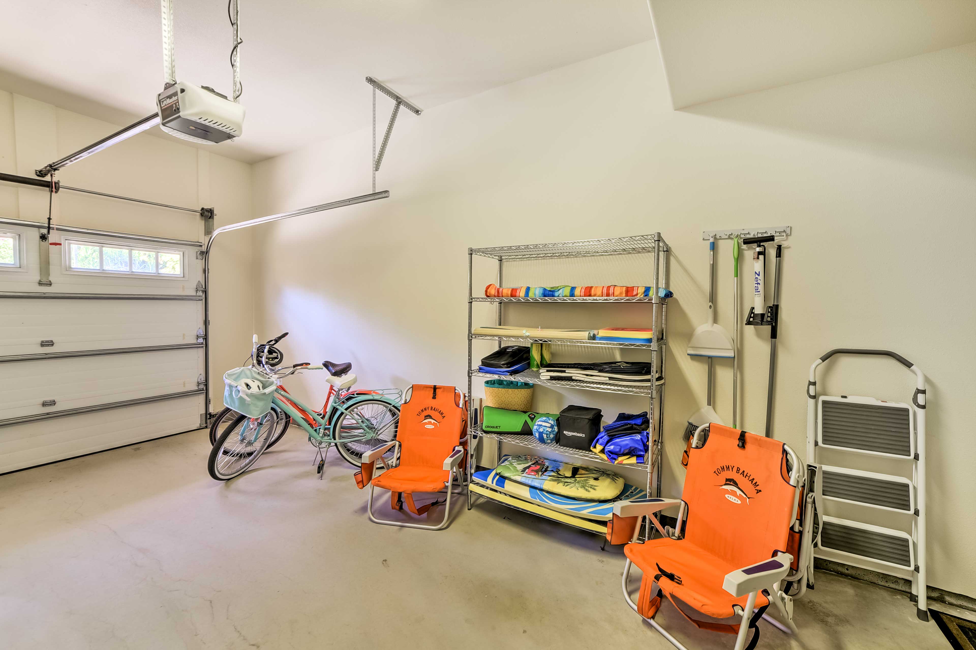 Garage Parking | 1 Vehicle | Beach Toys Provided