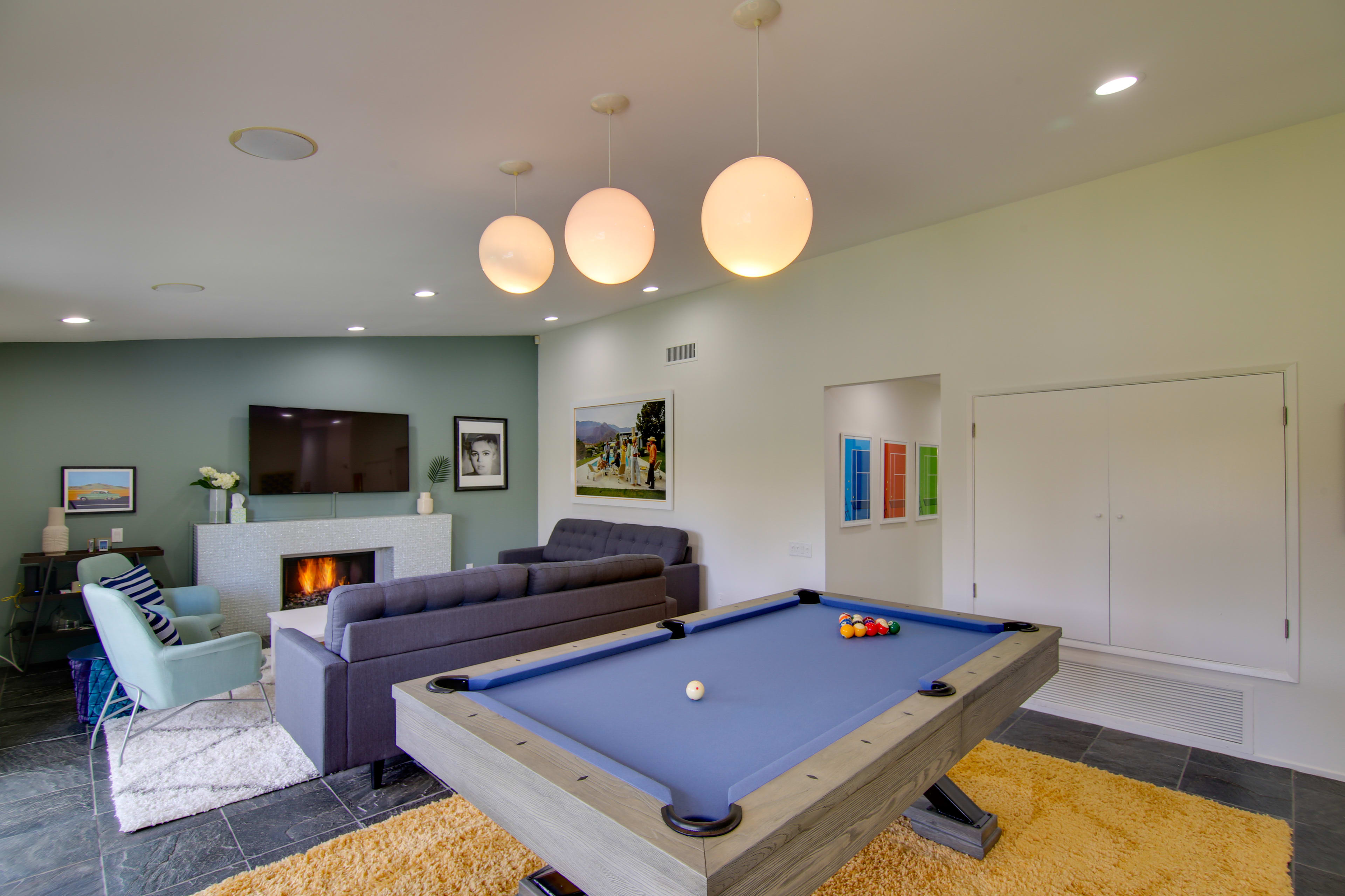 Living Room | Pool Table | Free WiFi | Board Games | Fireplace