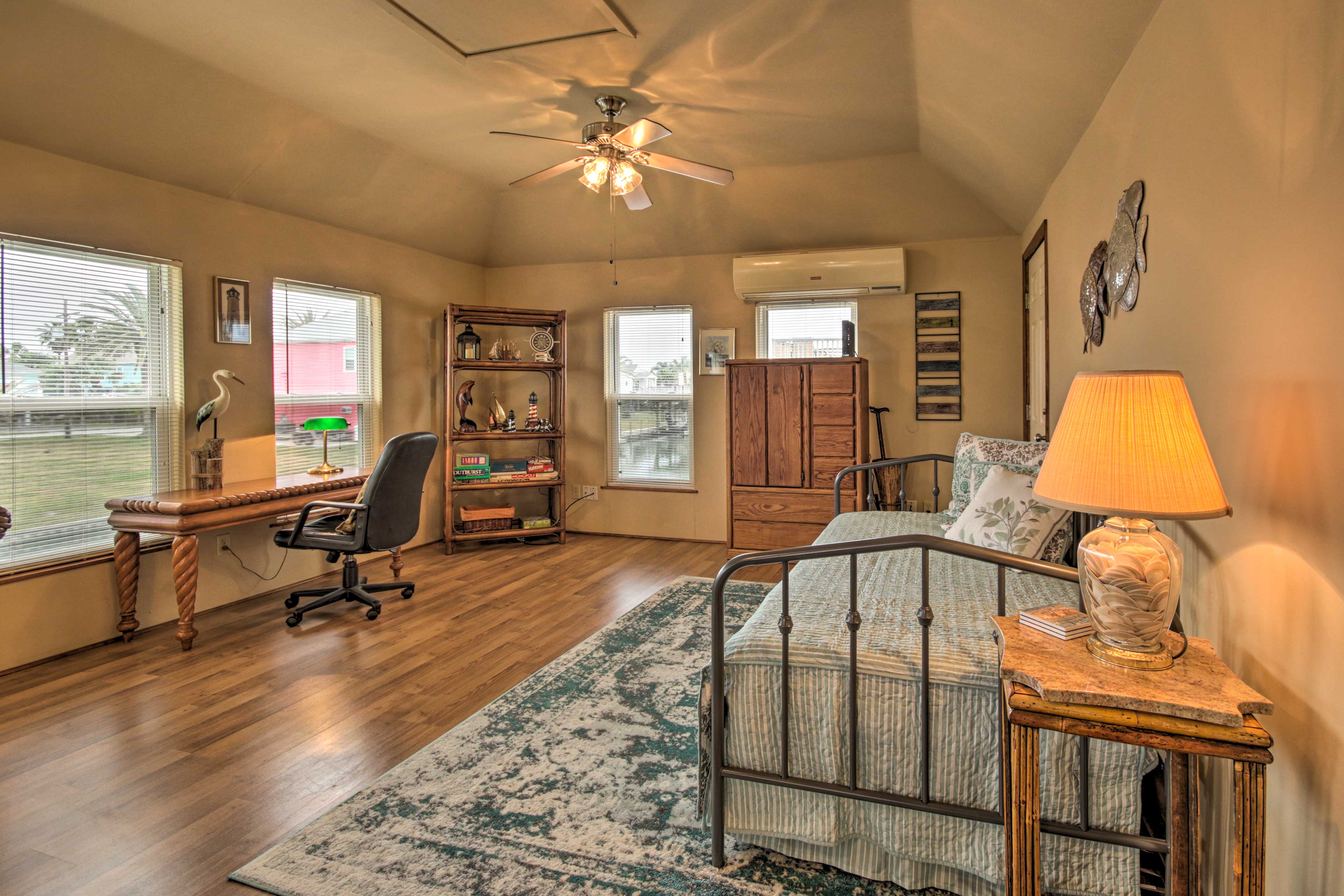 Sunroom | Twin Day Bed w/ Twin Trundle Bed