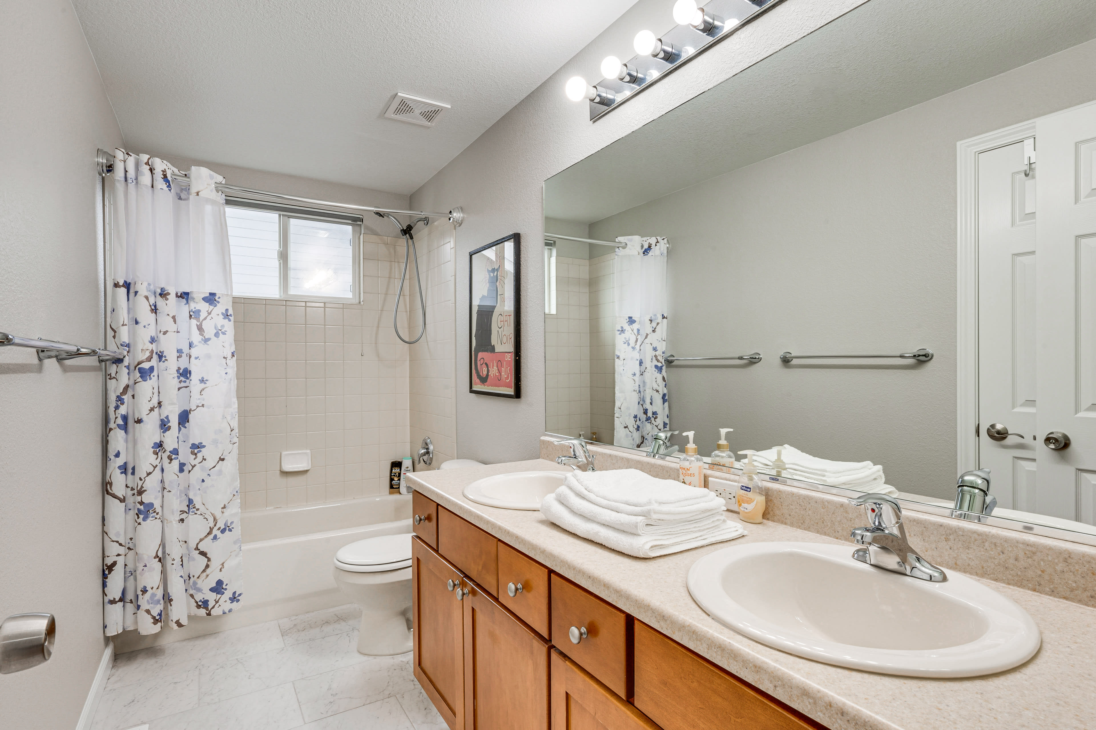 Full Bathroom | Towels & Linens Provided