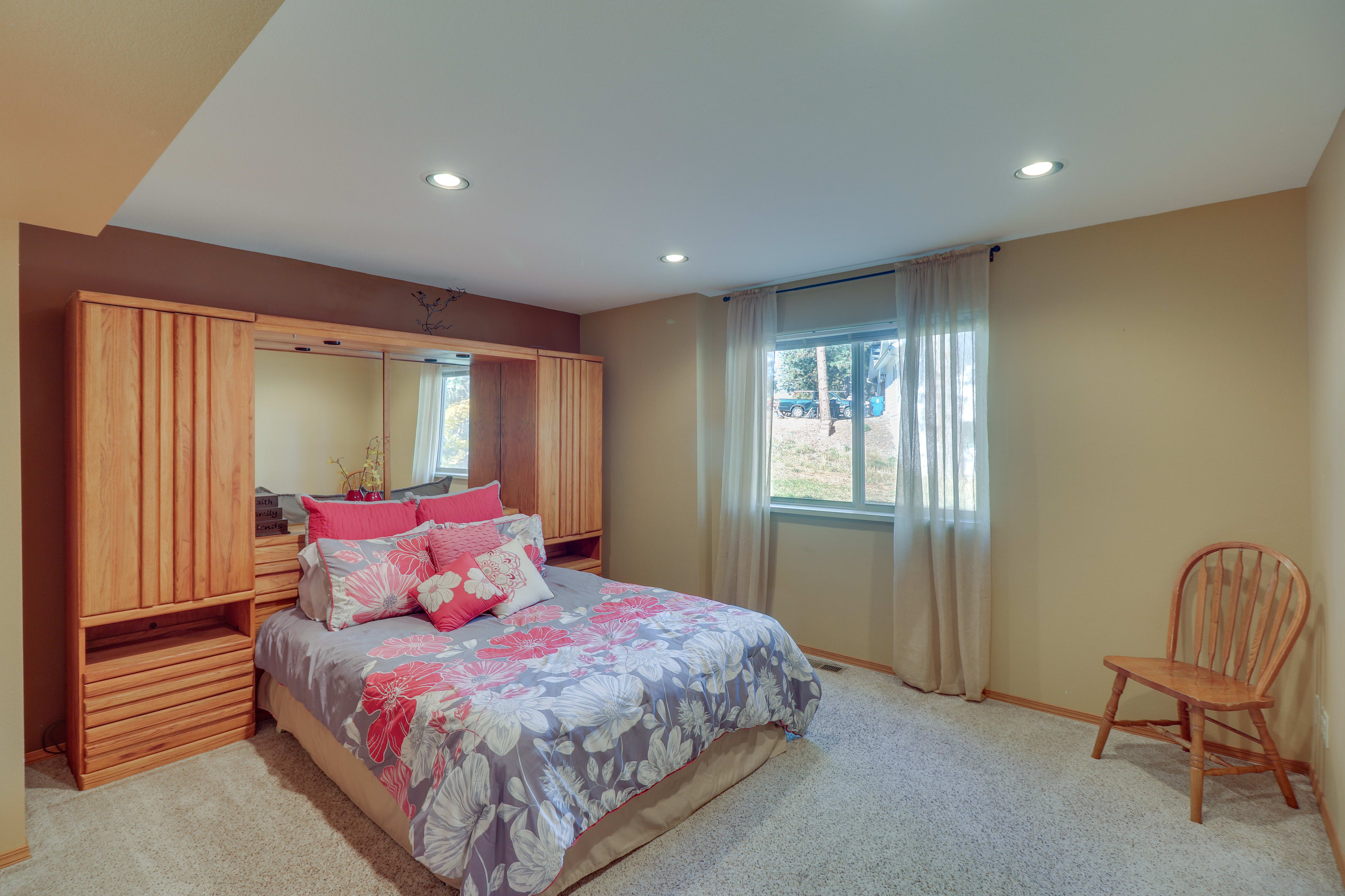 Bedroom 4 | Queen Bed