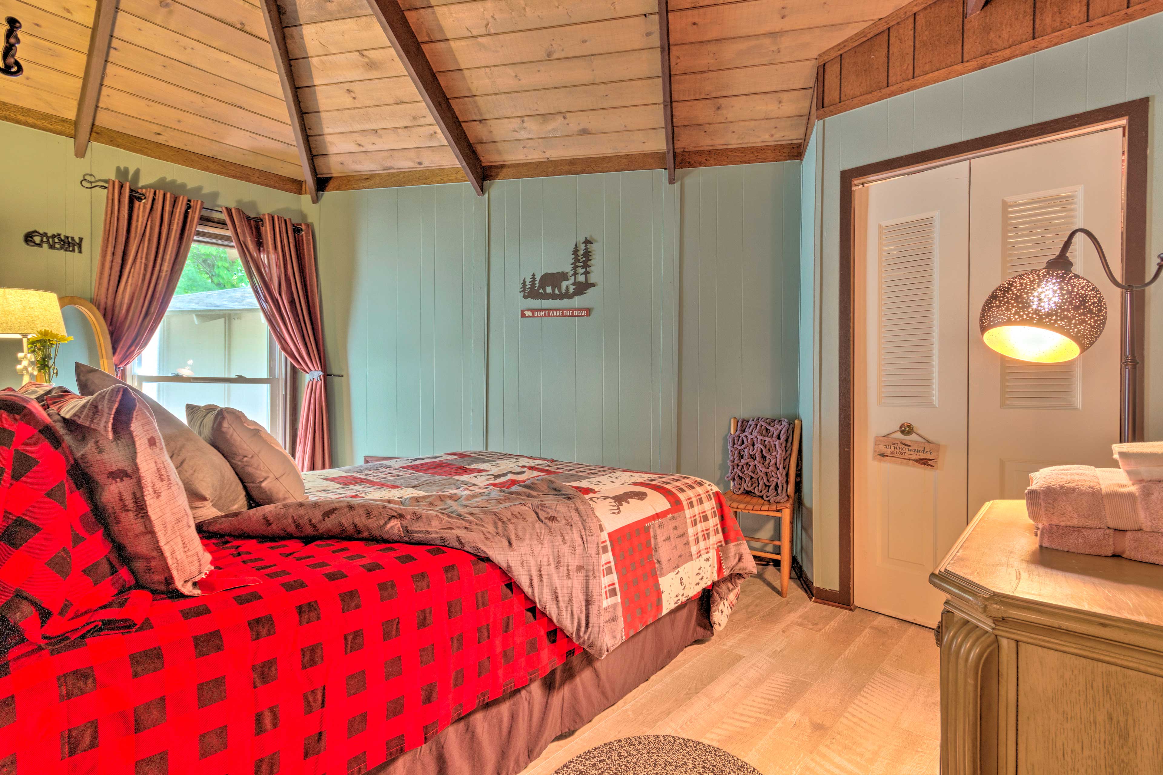 This cozy bedroom ensures full nights of sleep!