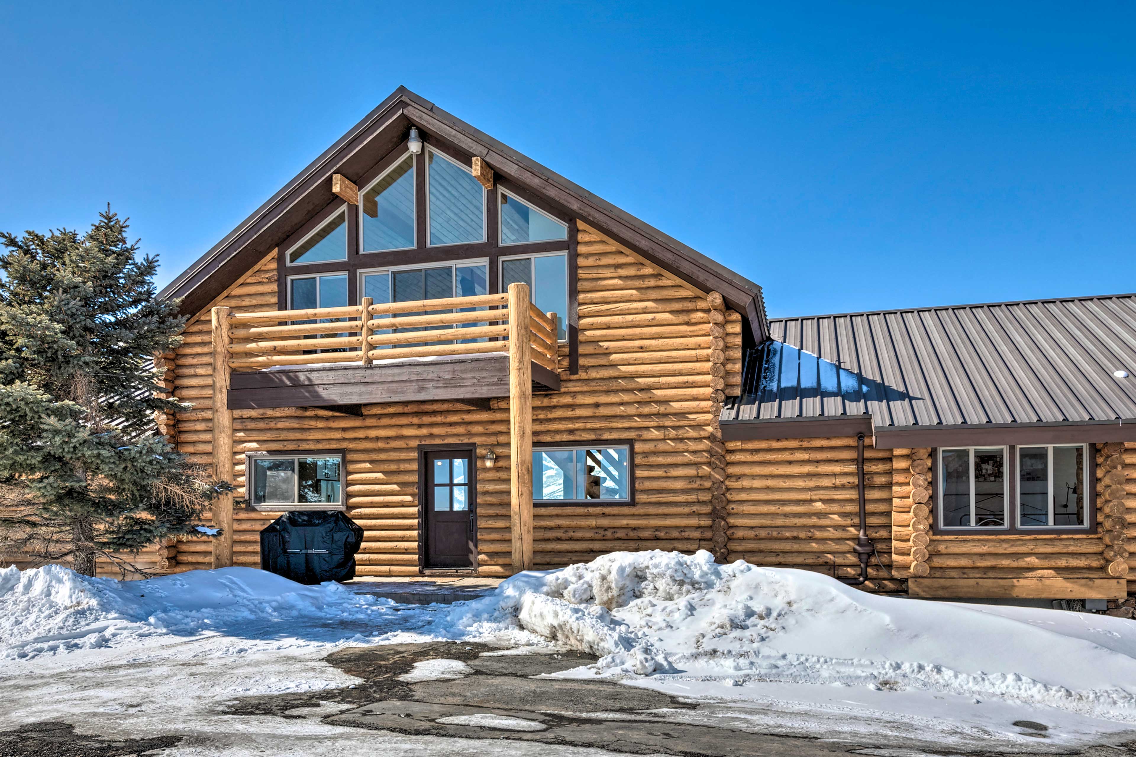 Exterior | Gas Grill | Hot Tub