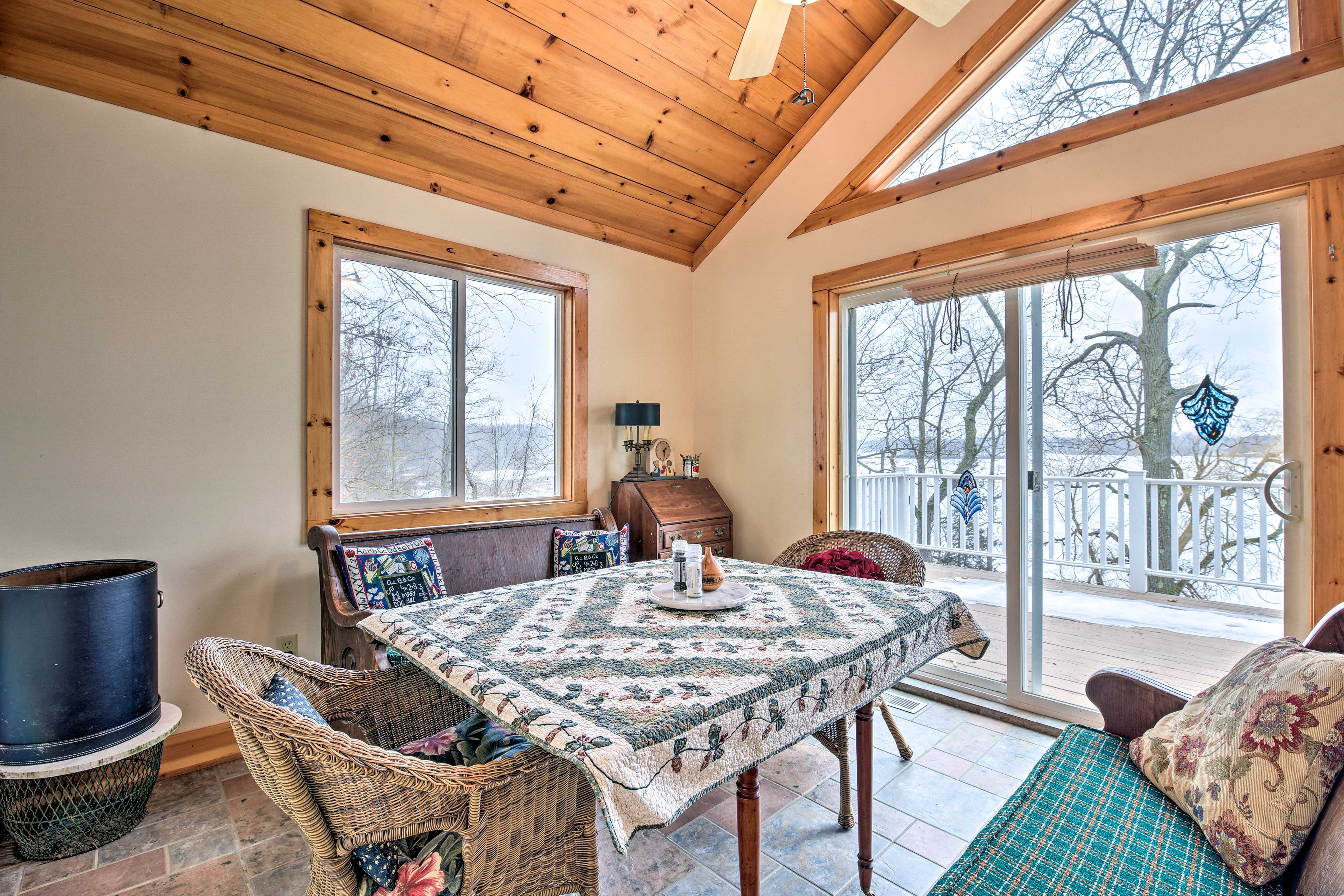 The living area has a 6-person dining table.