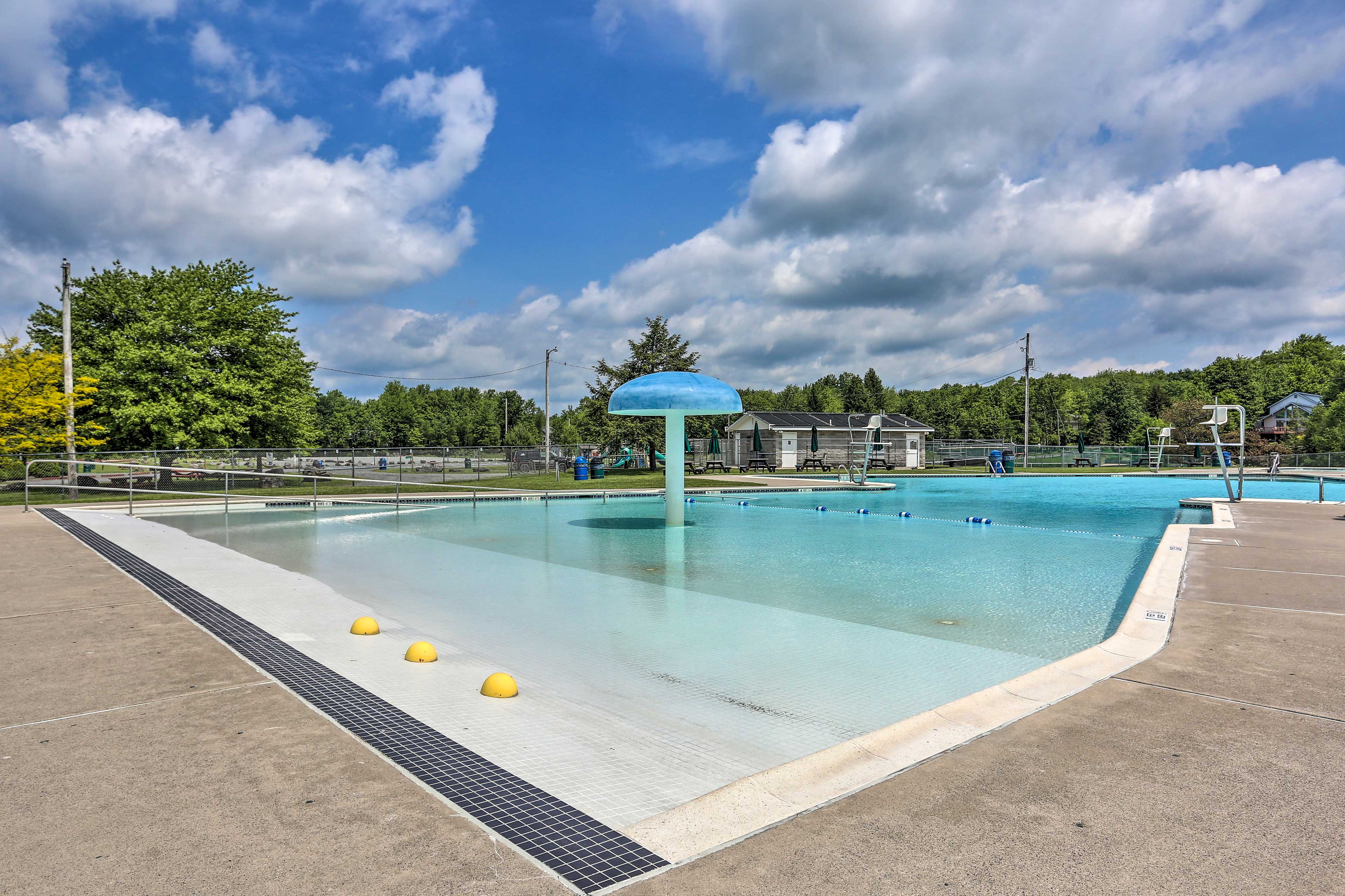 Let kids entertain themselves in the splash pad!