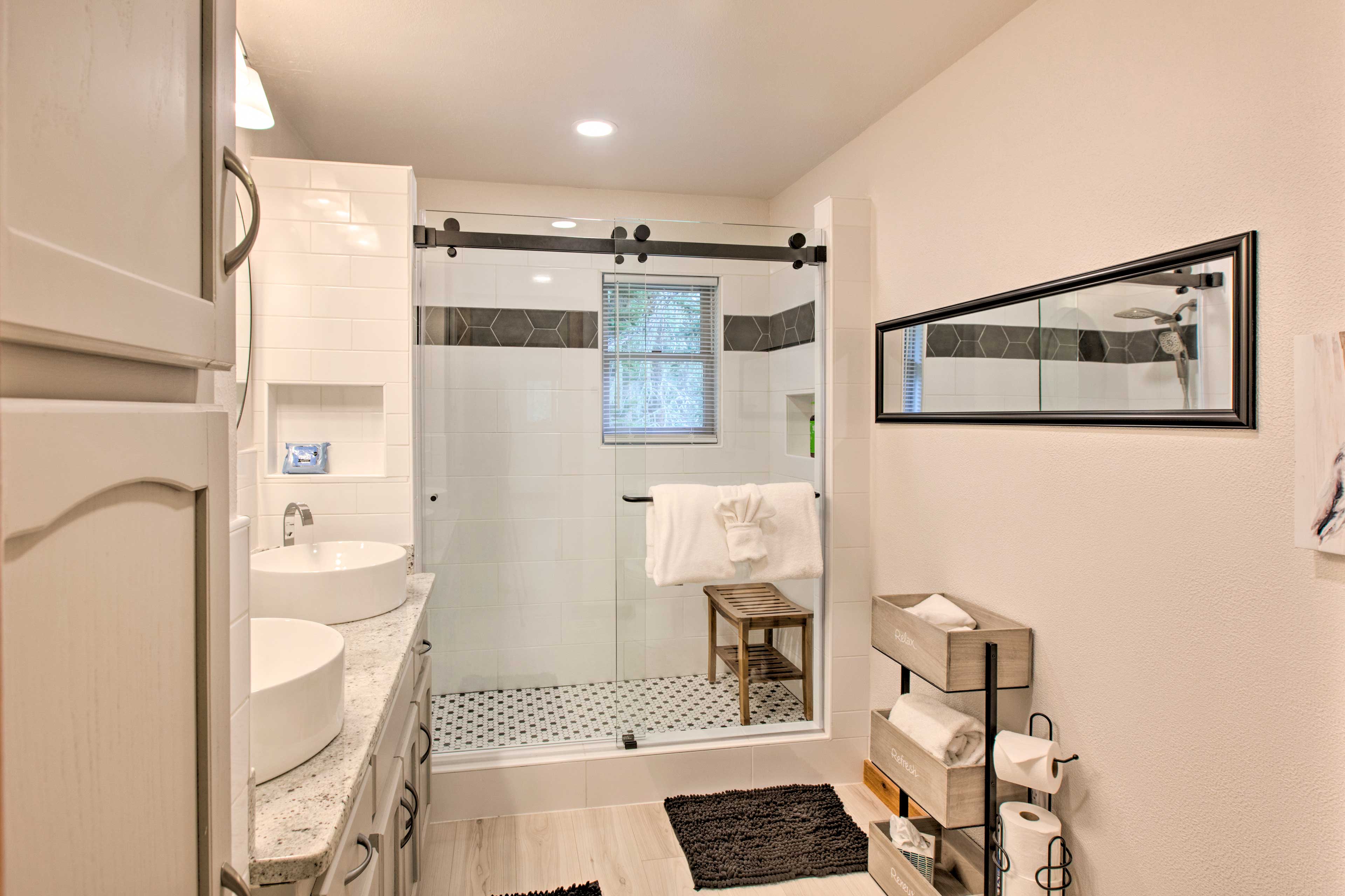 Bathroom 2 | Dual Sinks | Towels Provided