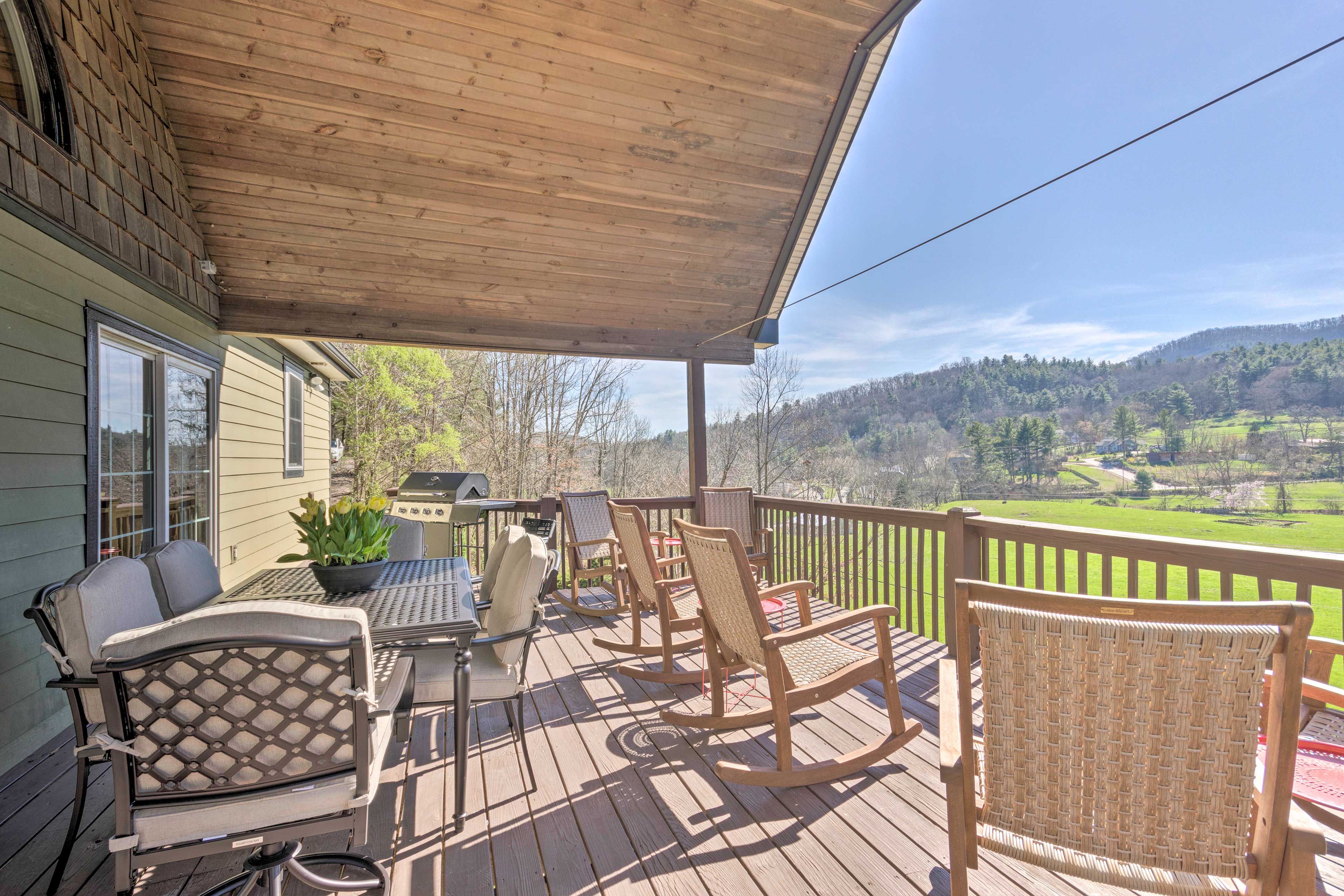 Have a family barbecue on the deck, where mountain views are endless.