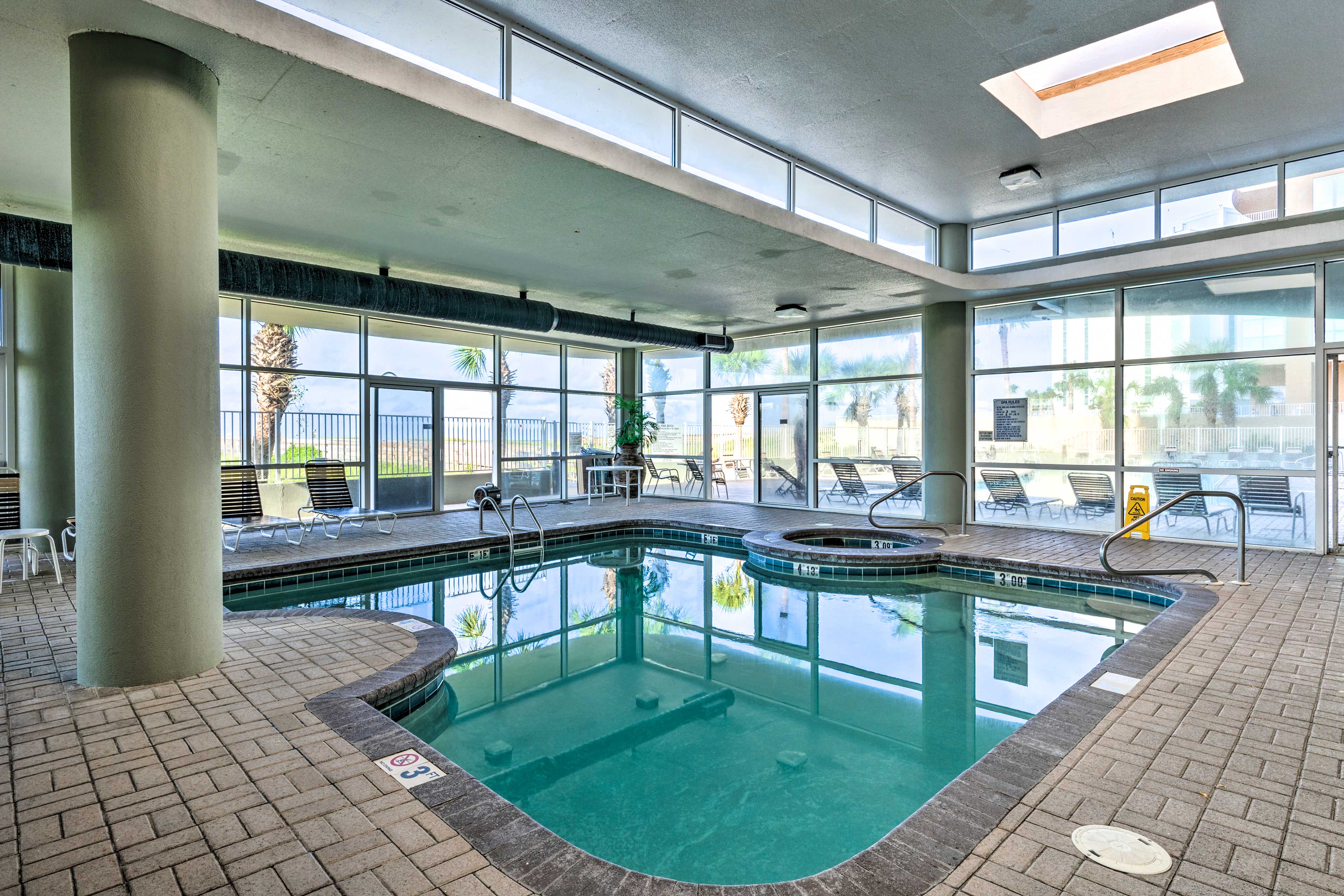 Tidewater Condominium Amenities | Indoor Pool