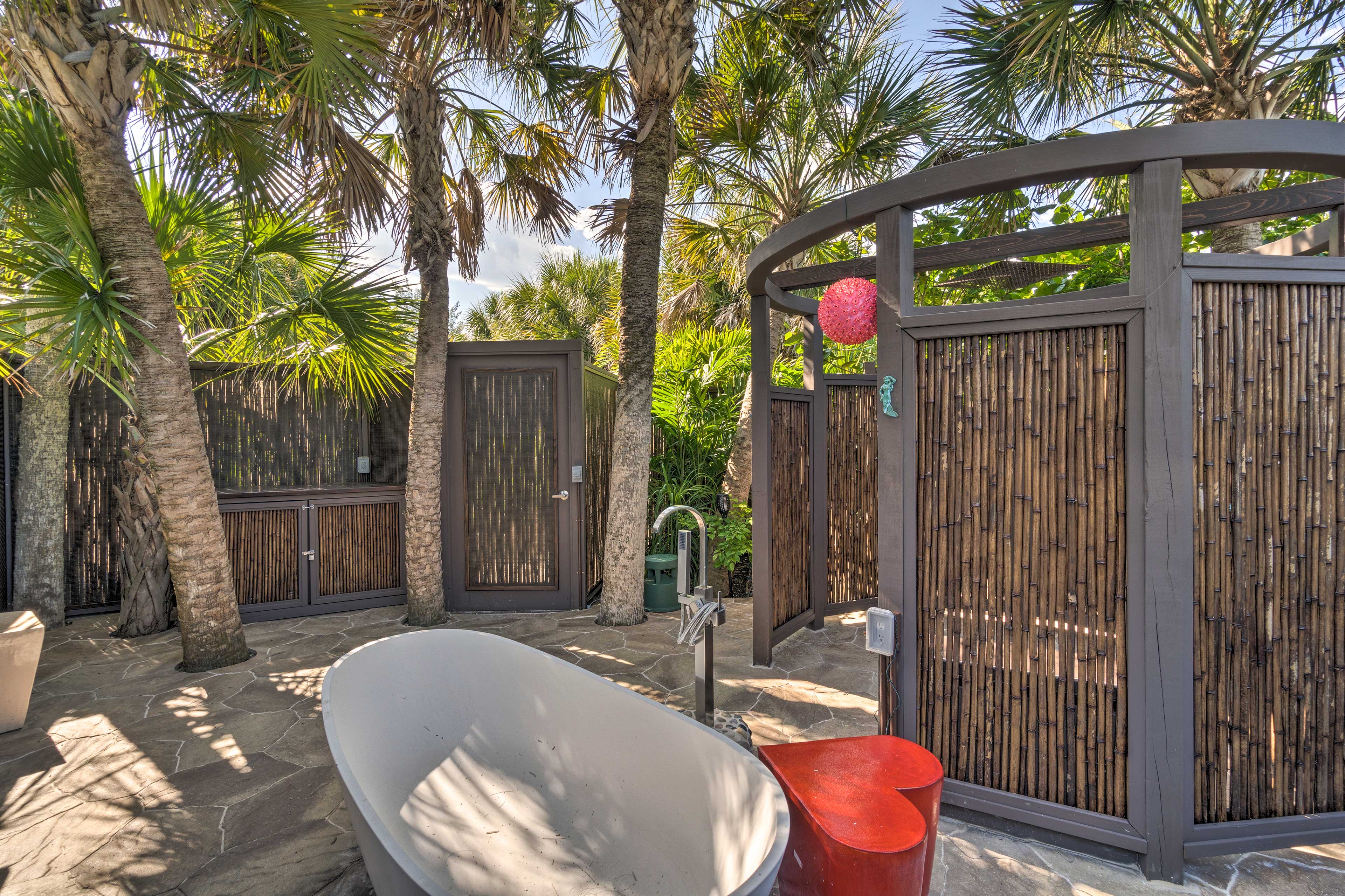 Backyard | Outdoor Bathtub | Outdoor Shower