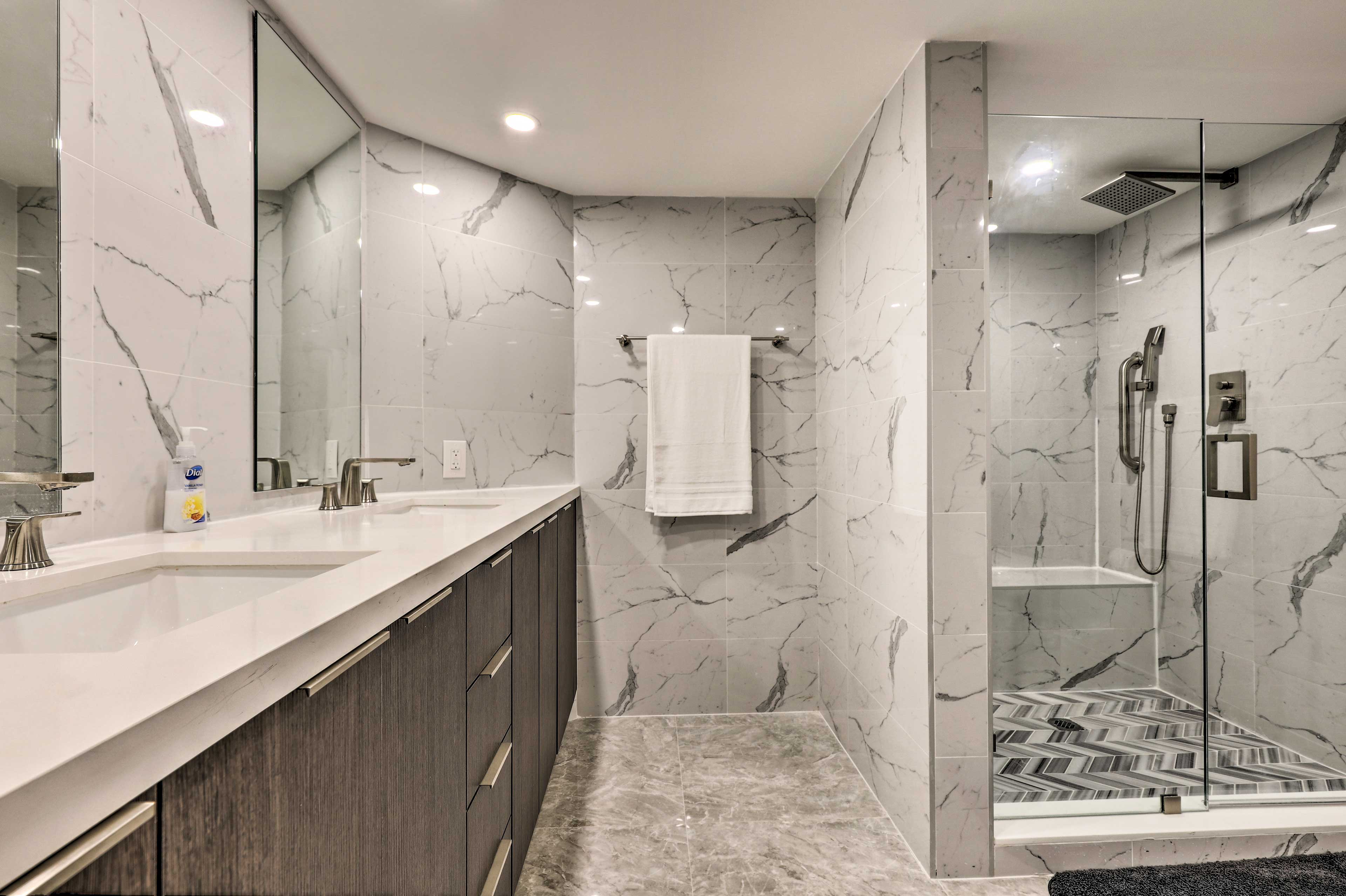 En-Suite Bathroom | Towels Provided