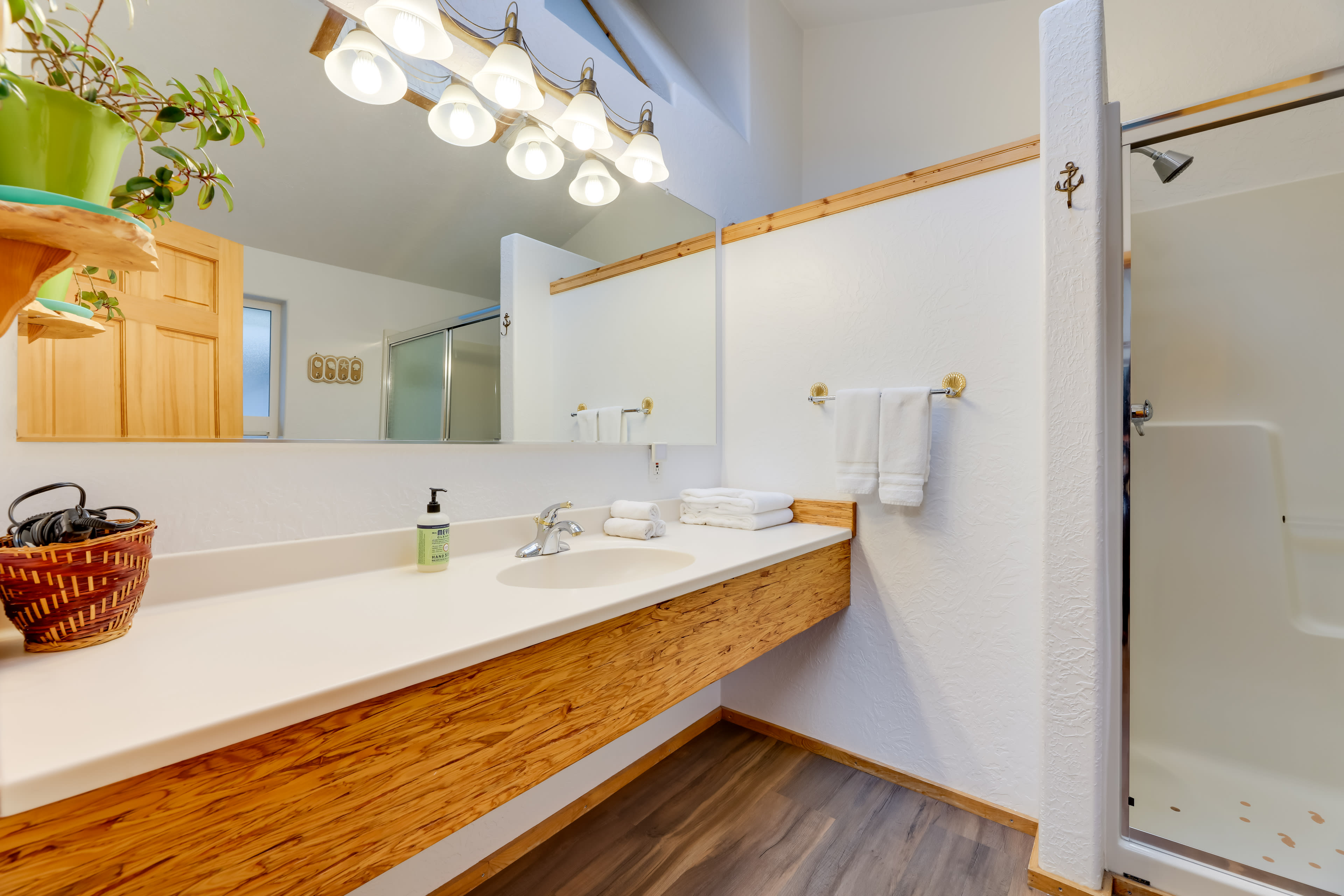 En-Suite Bathroom | Complimentary Toiletries | Towels Provided