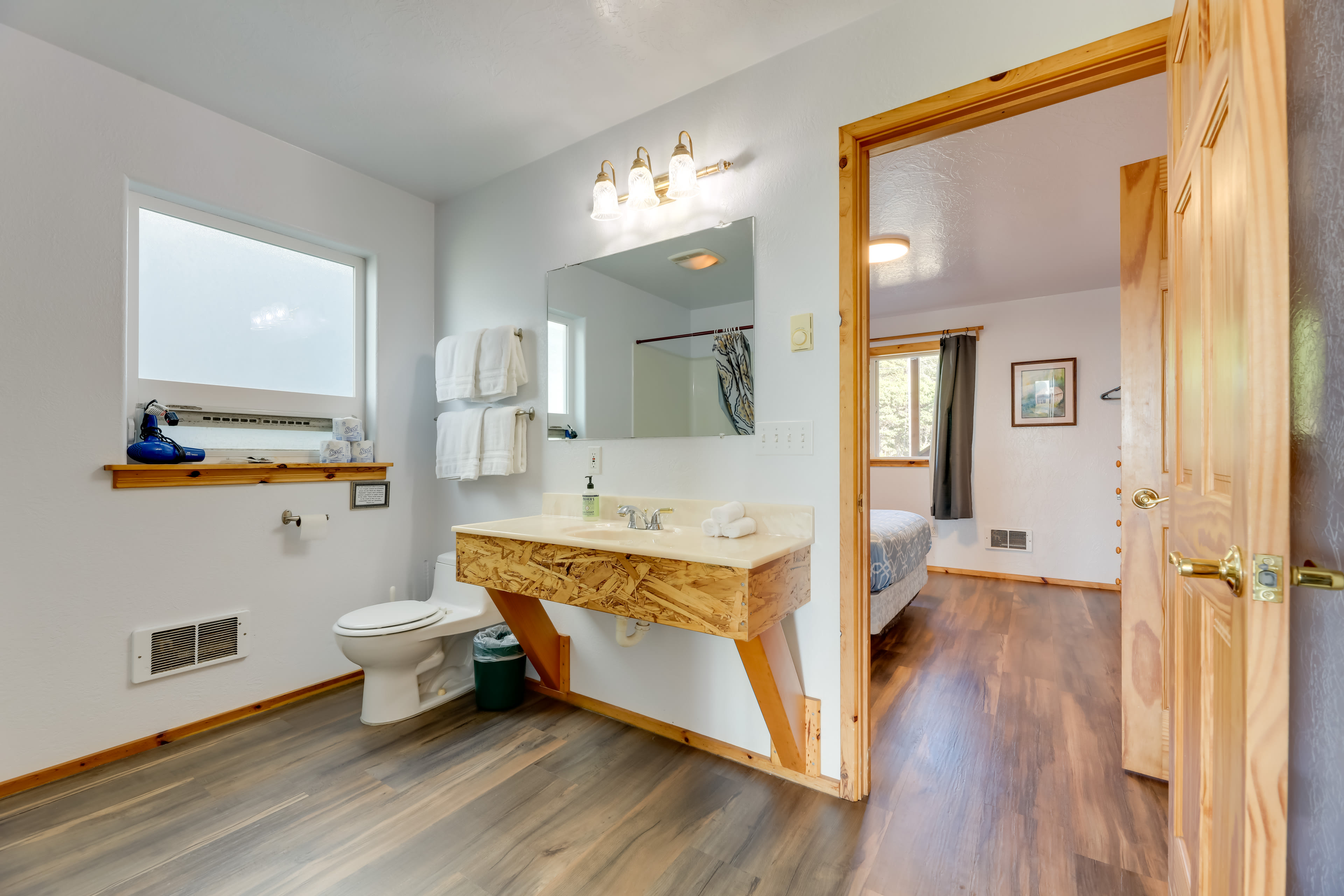 Full Bathroom | Towels & Linens Provided