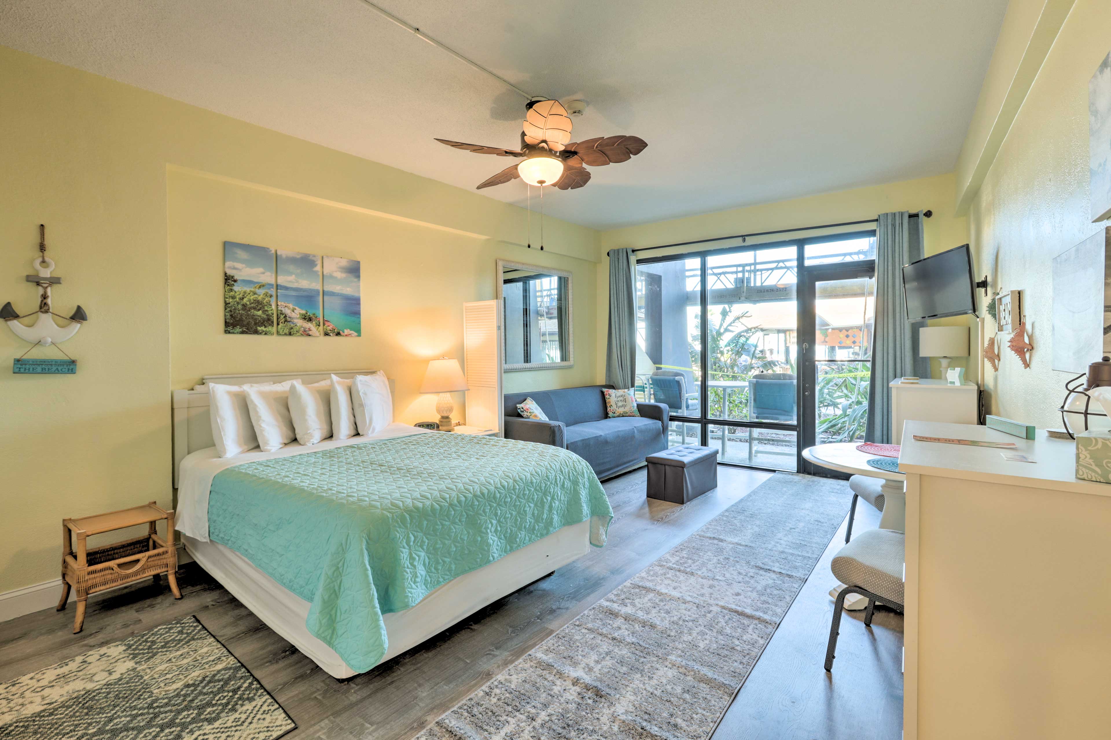 Daytona Beach Vacation Rental | Studio | 1BA | Step-Free Access | 402 Sq Ft