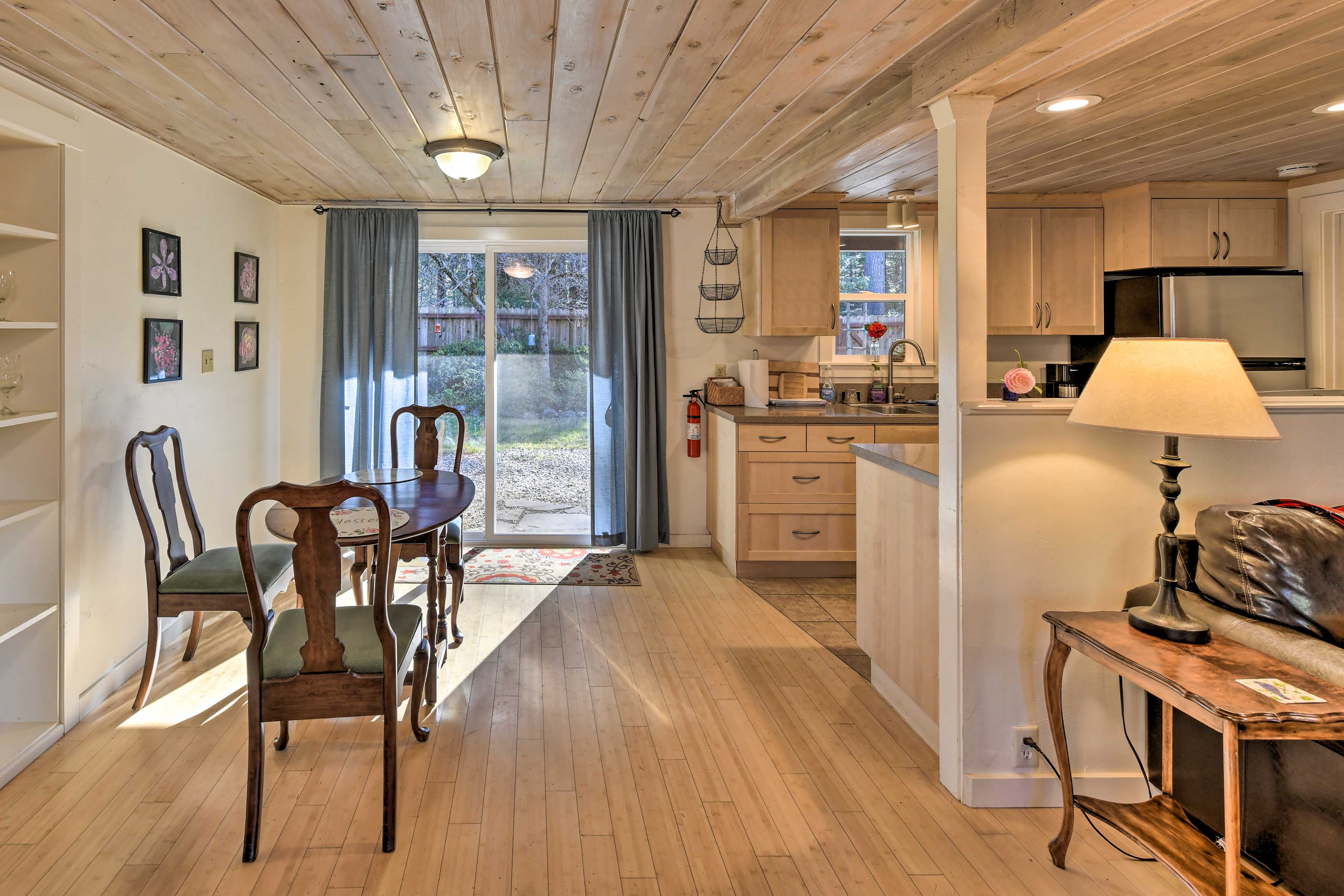 Dining Area | Dishware & Flatware