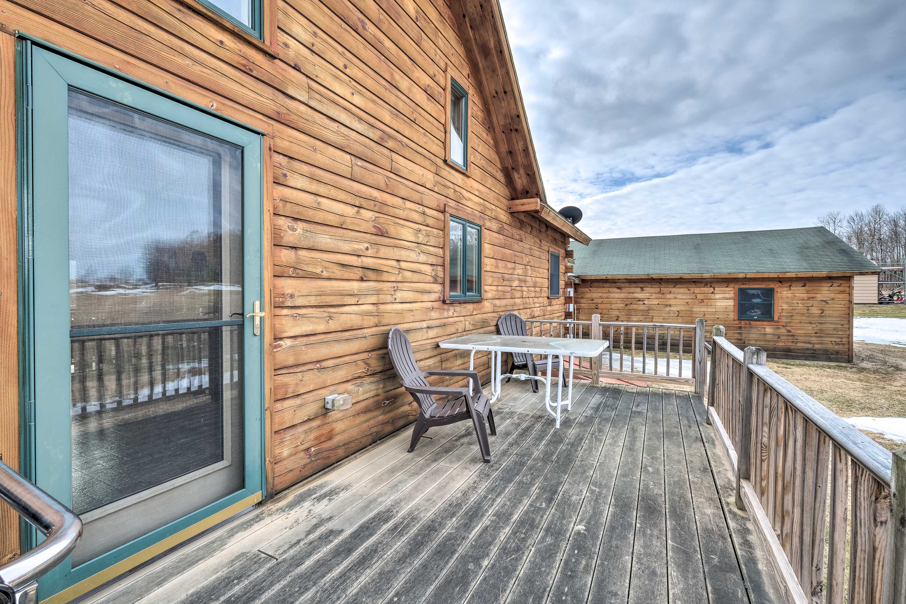 Deck | Outdoor Dining Area