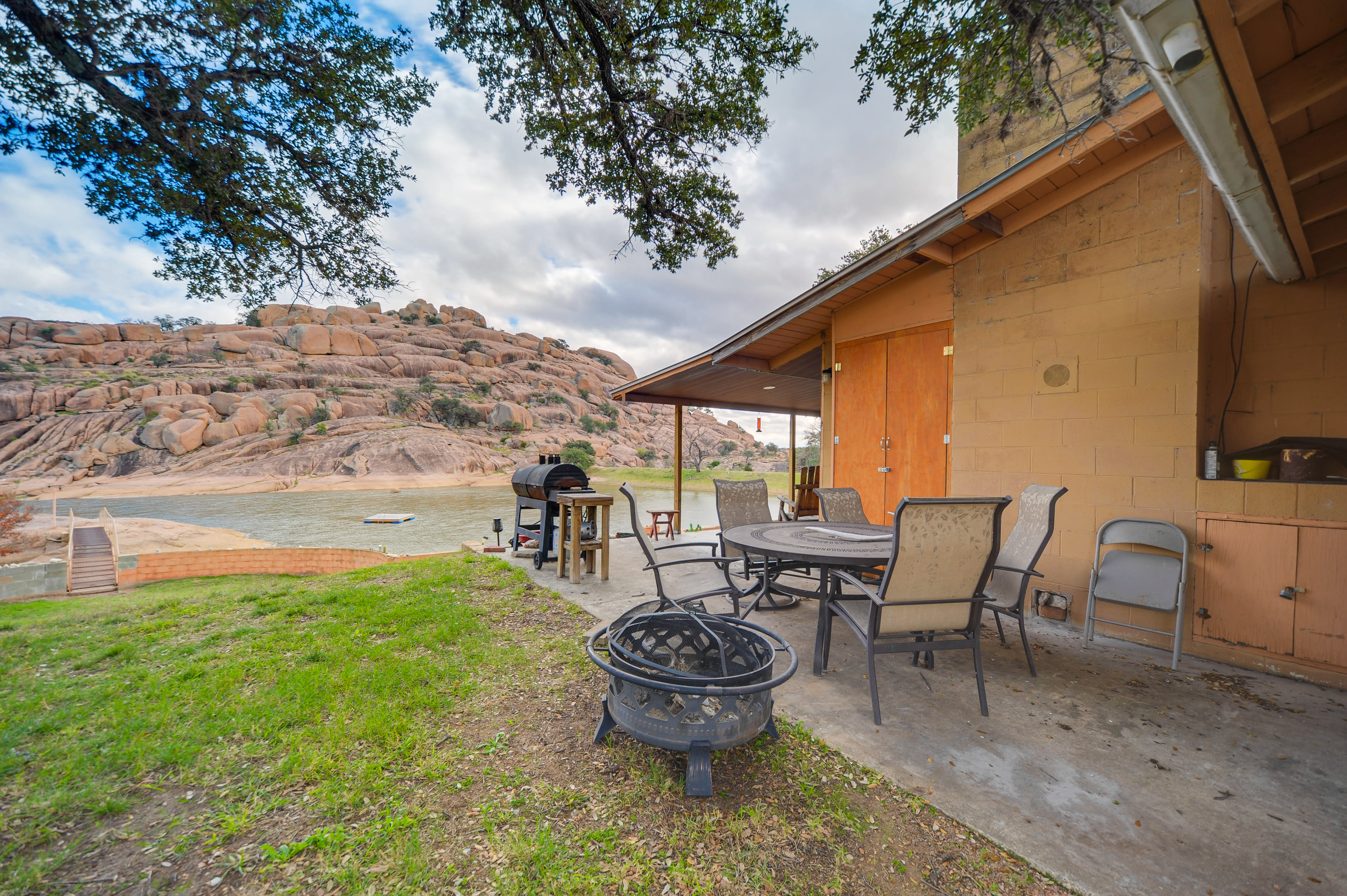 Side Patio | Outdoor Dining Area | Fire Pit | Smoker