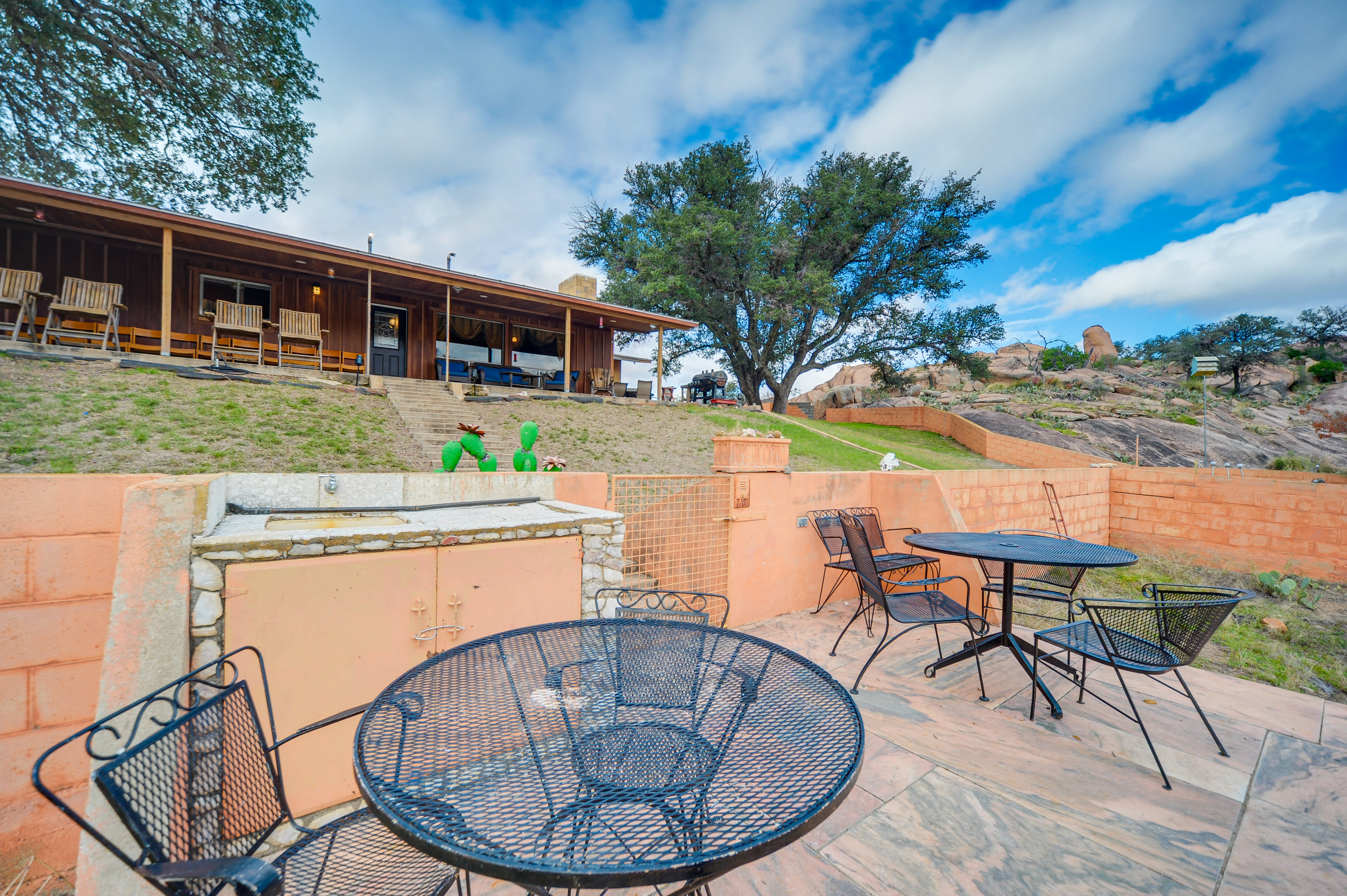 Patio | Outdoor Dining Areas