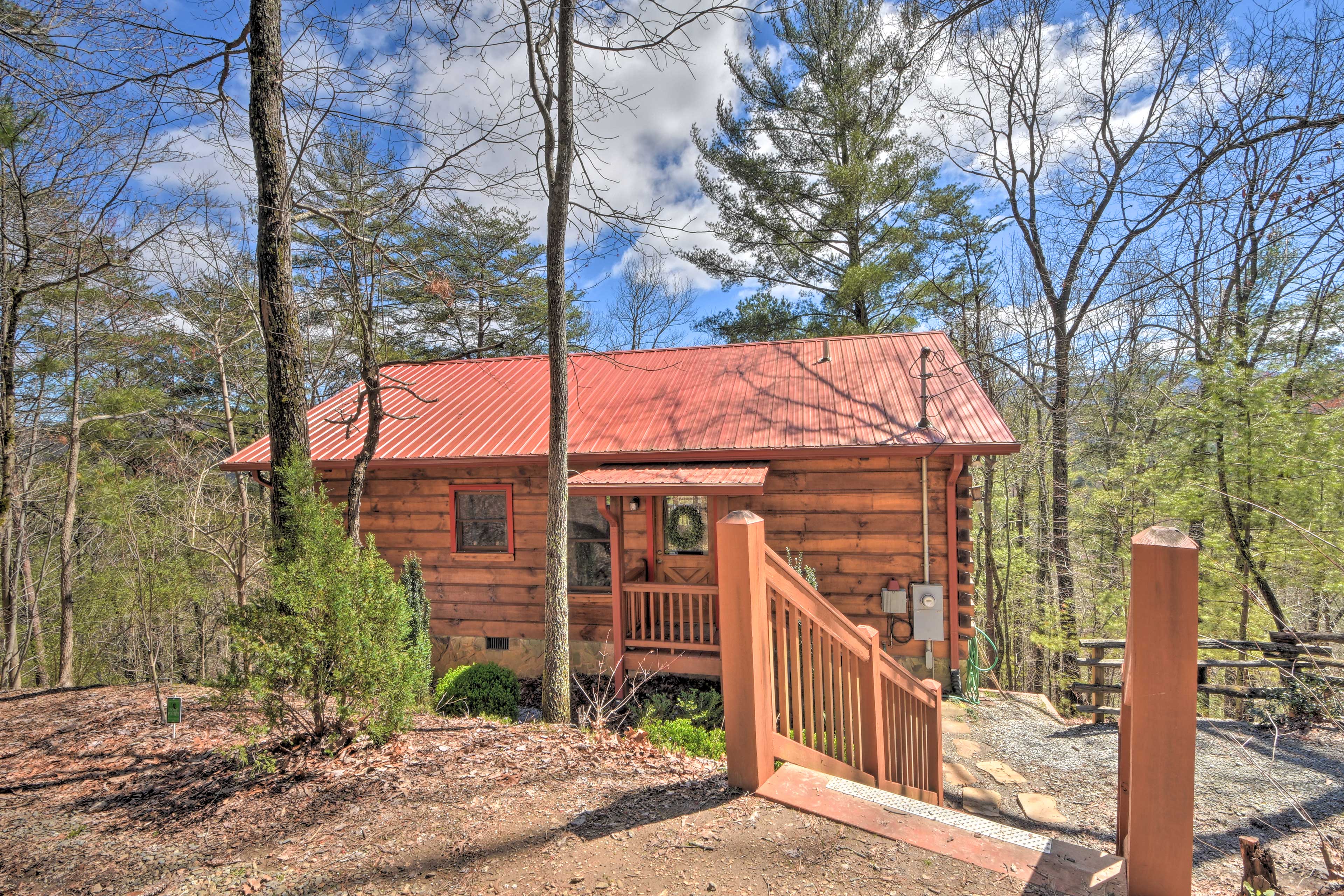 This cozy cabin easily accommodates 4 guests.