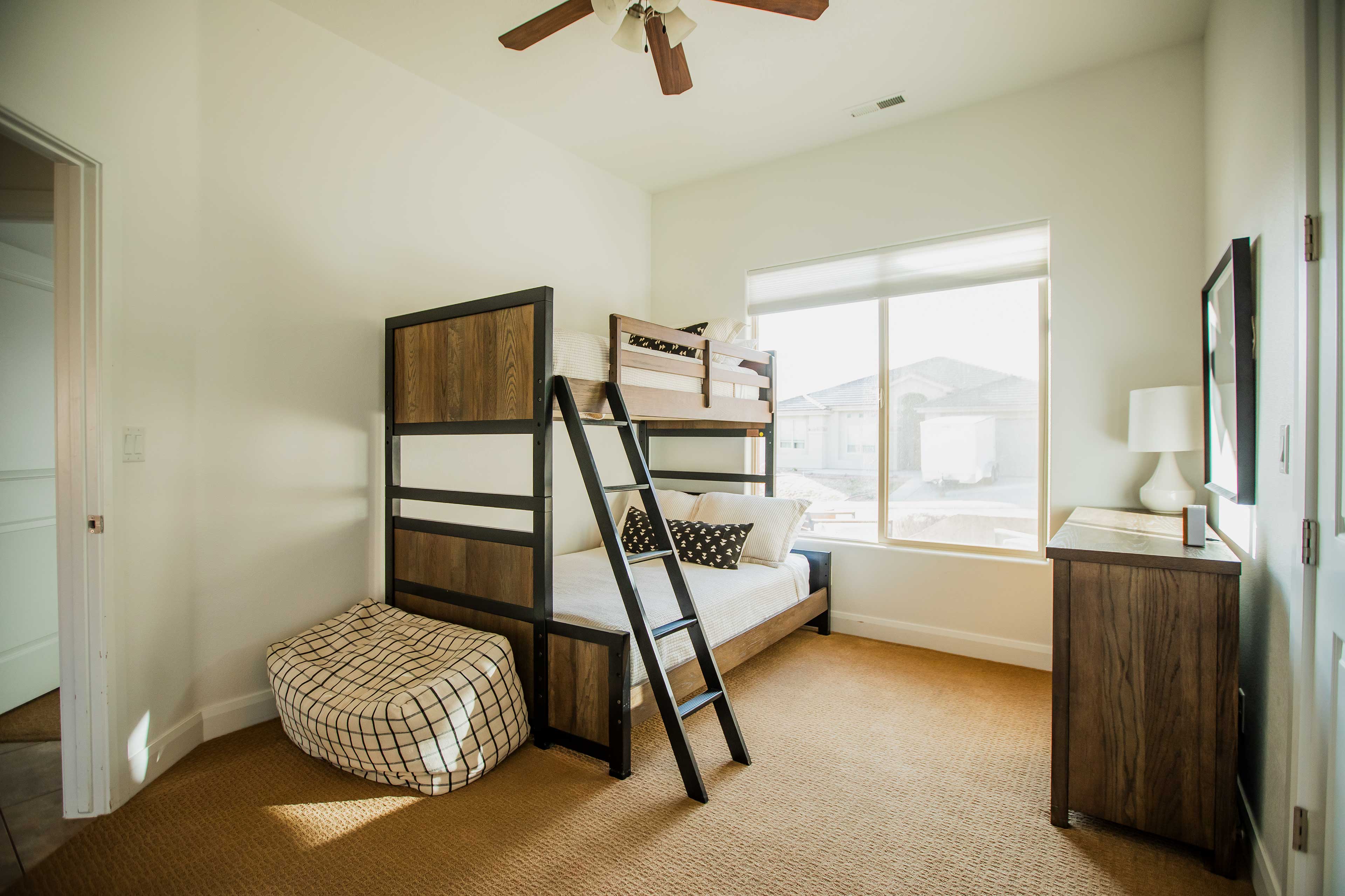 Bedroom 3 | Twin/Full Bunk Bed