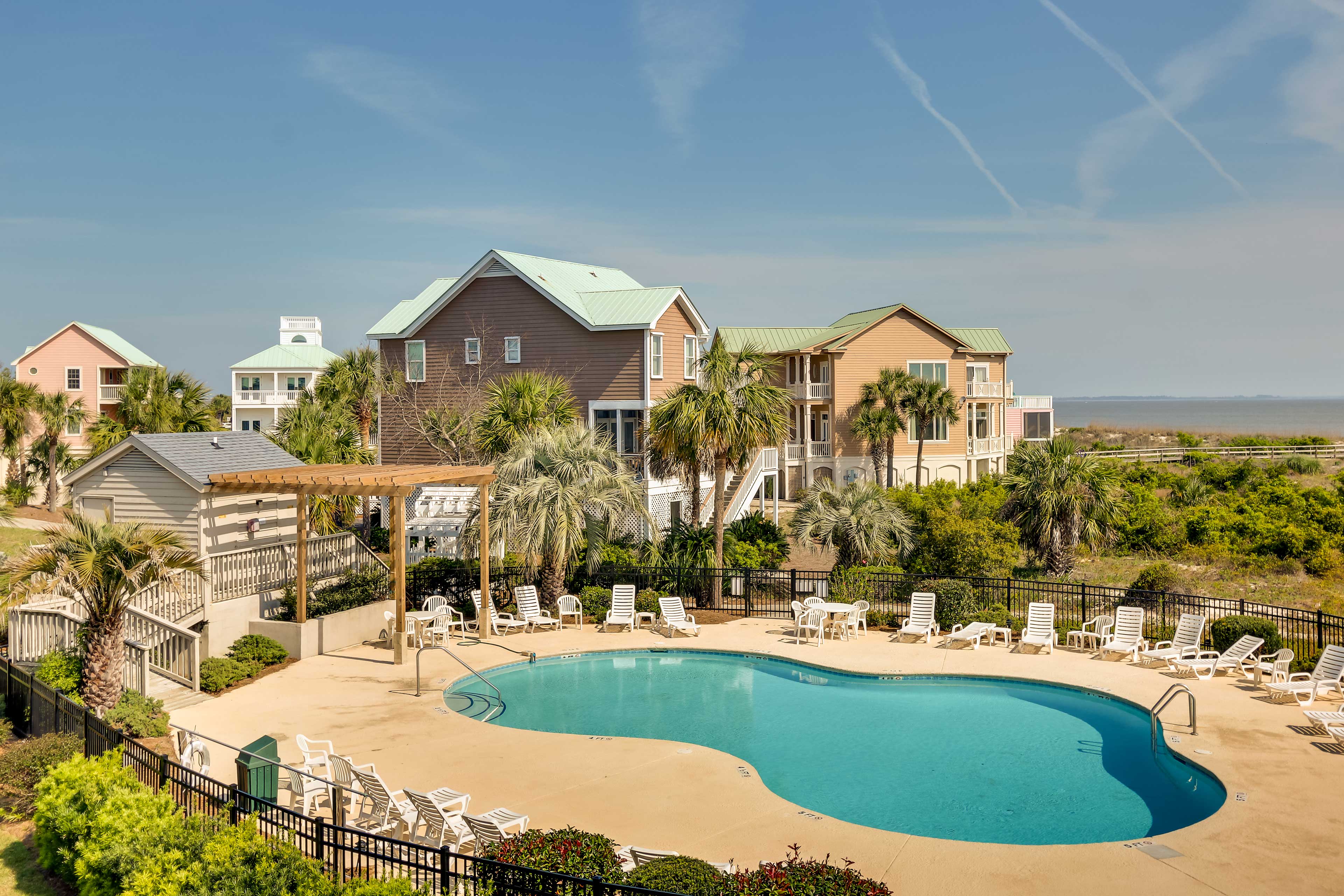 Community Amenities | 3 Pools | Beach & Racquet Club