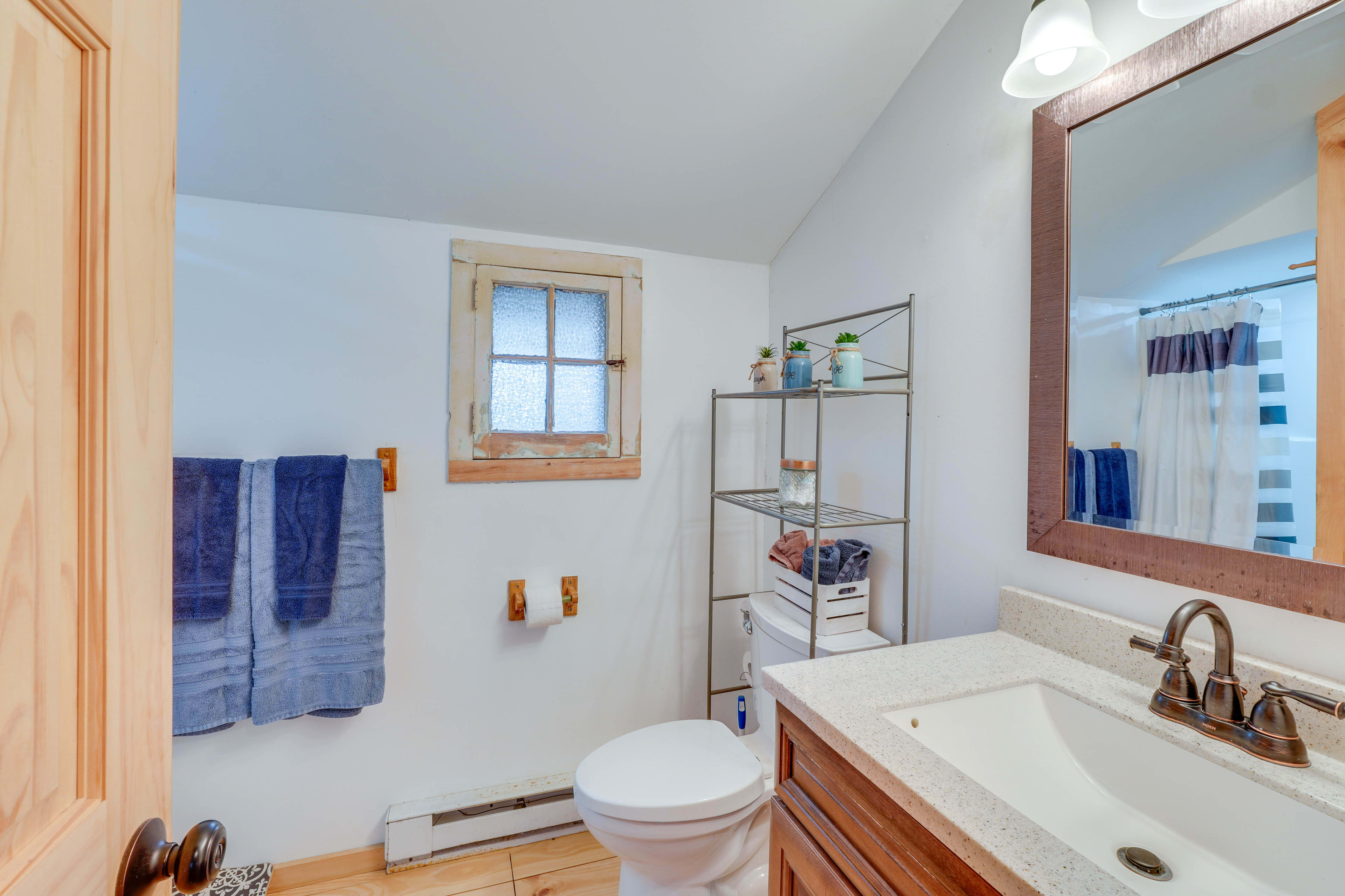 Full Bathroom | Walk-In Shower | Towels Provided