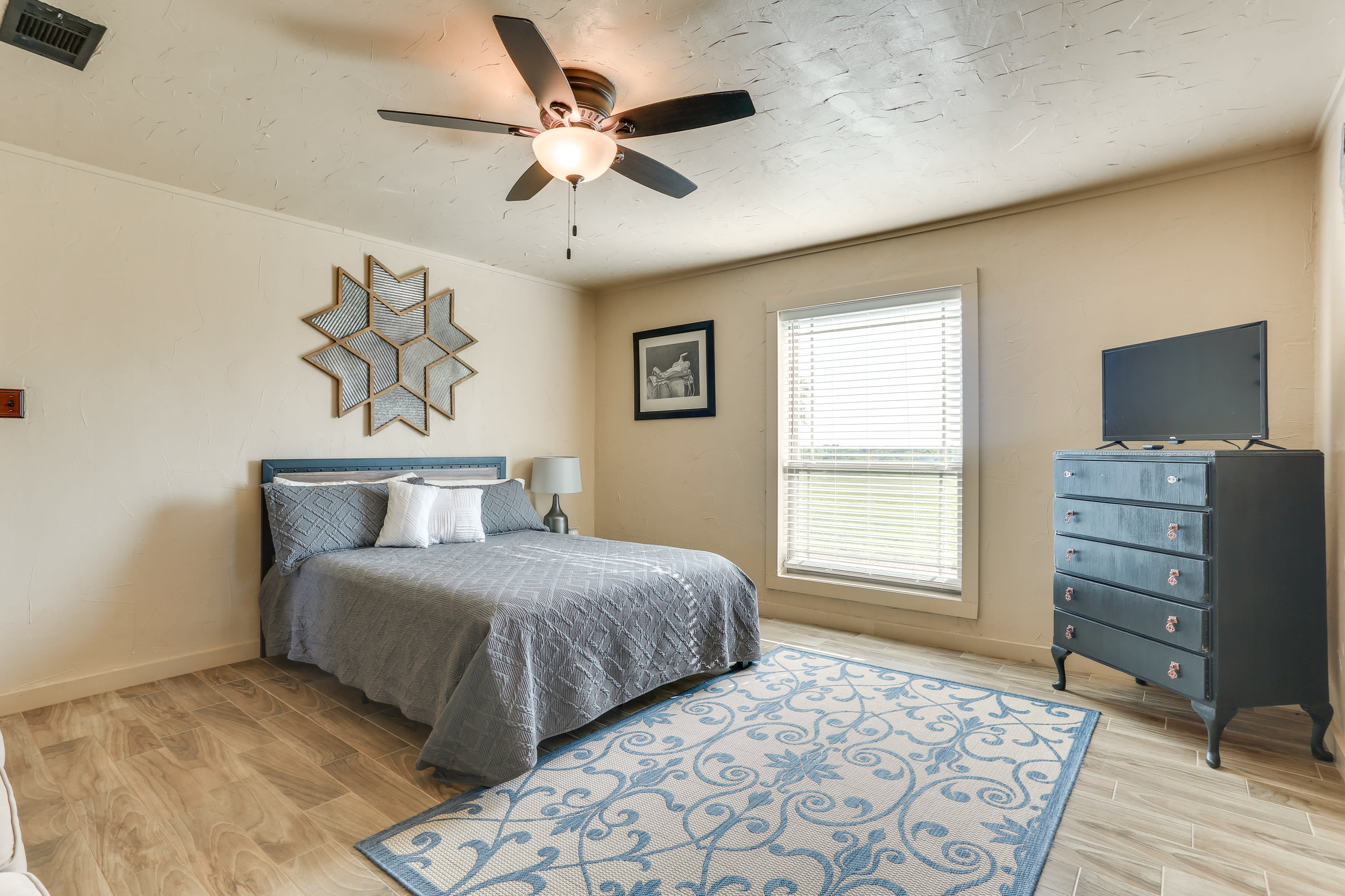 Bedroom 1 | Queen Bed | Smart TV | Linens Provided