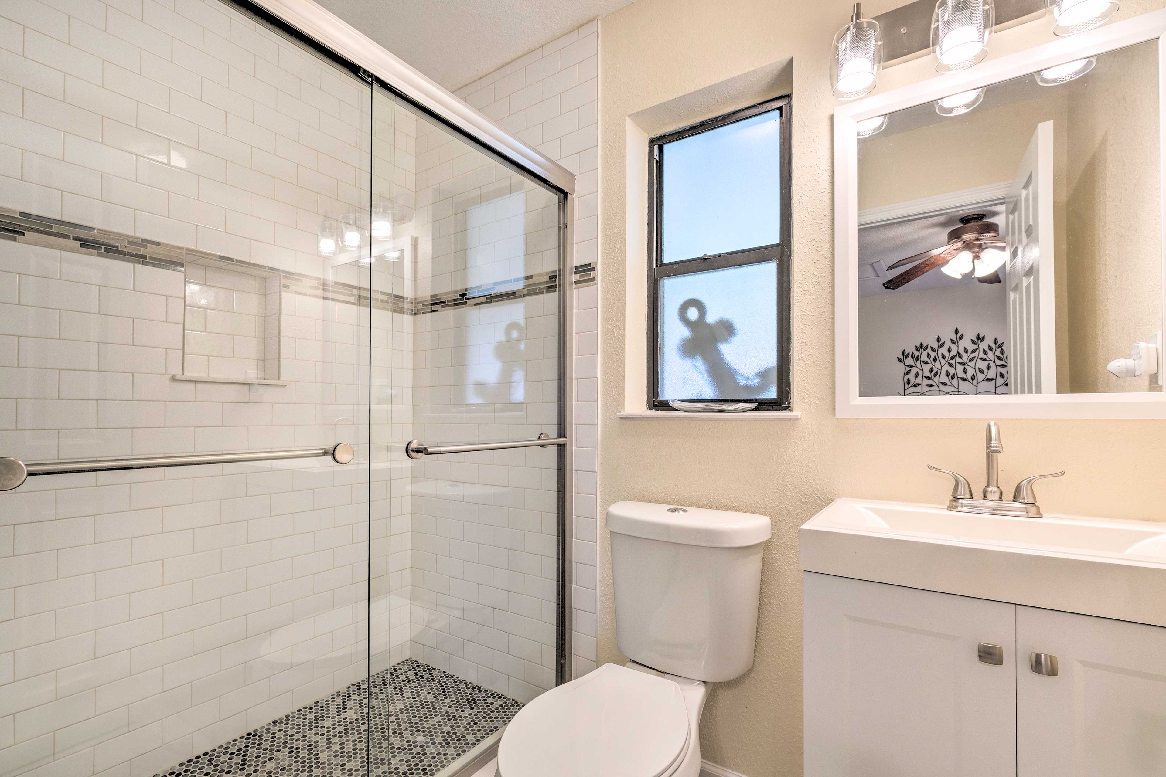 En-Suite Bathroom | Towels Provided