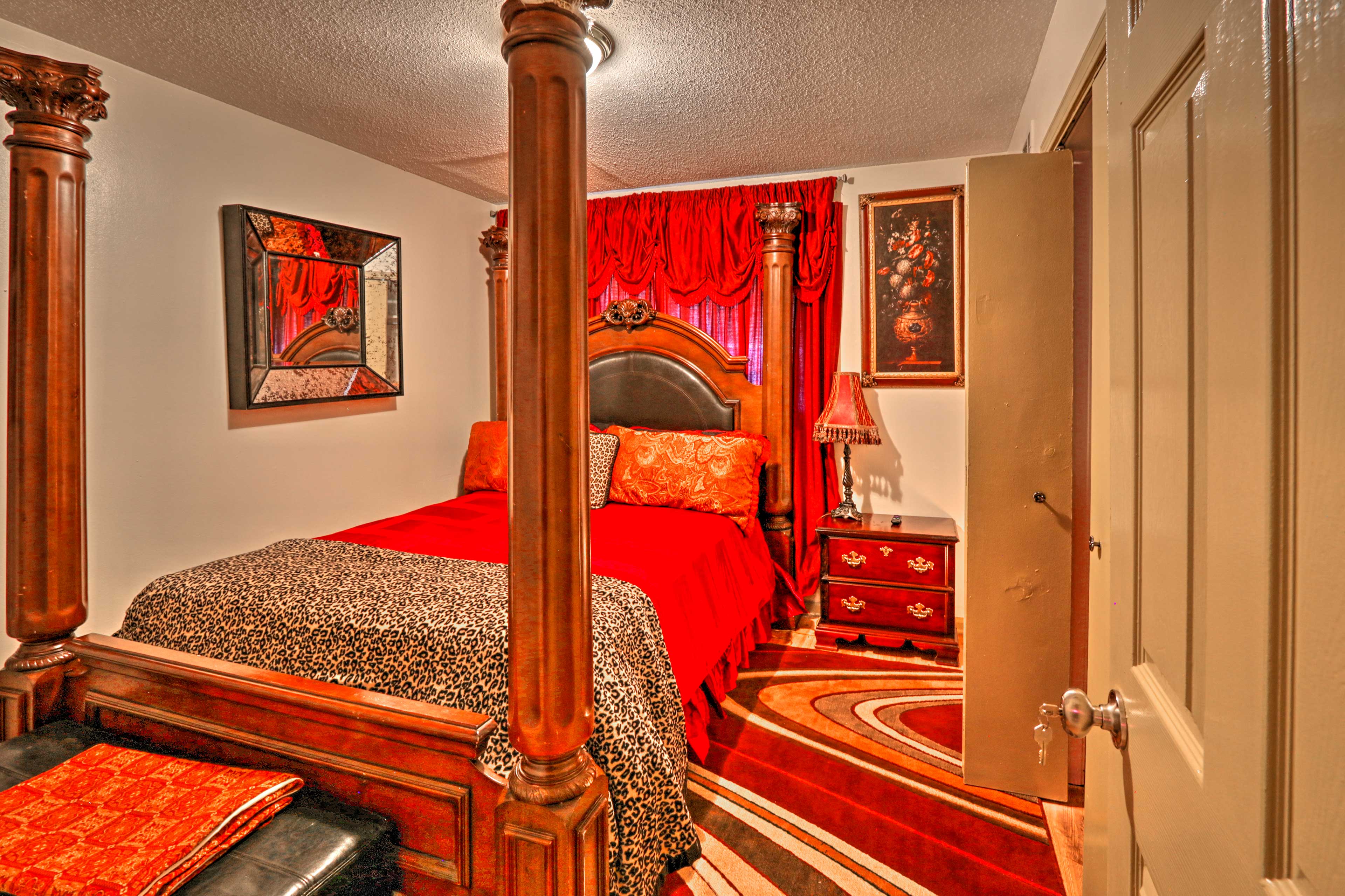 Bedroom 4 | Queen Bed