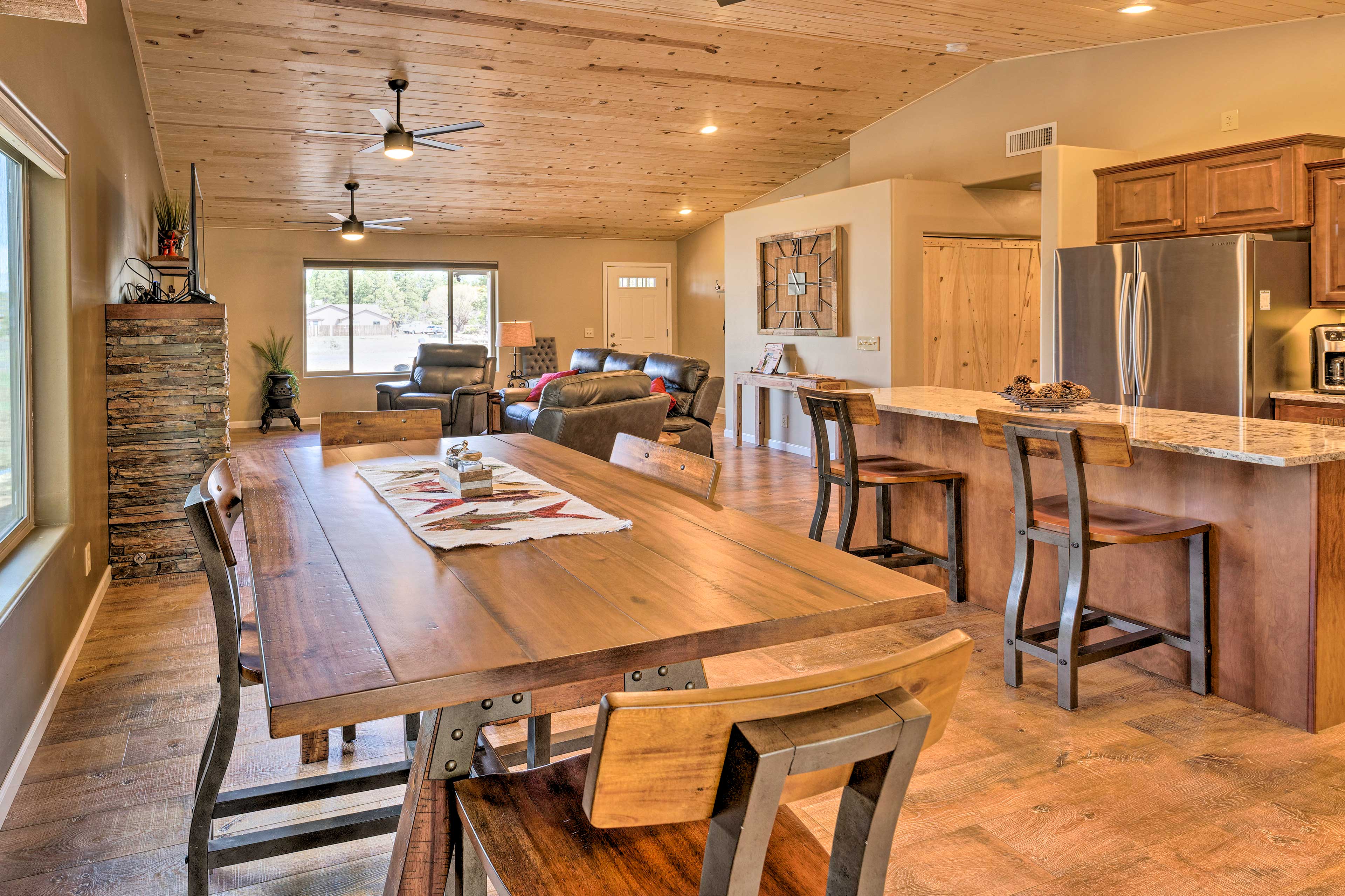 Dining Area | Dishware & Flatware Provided