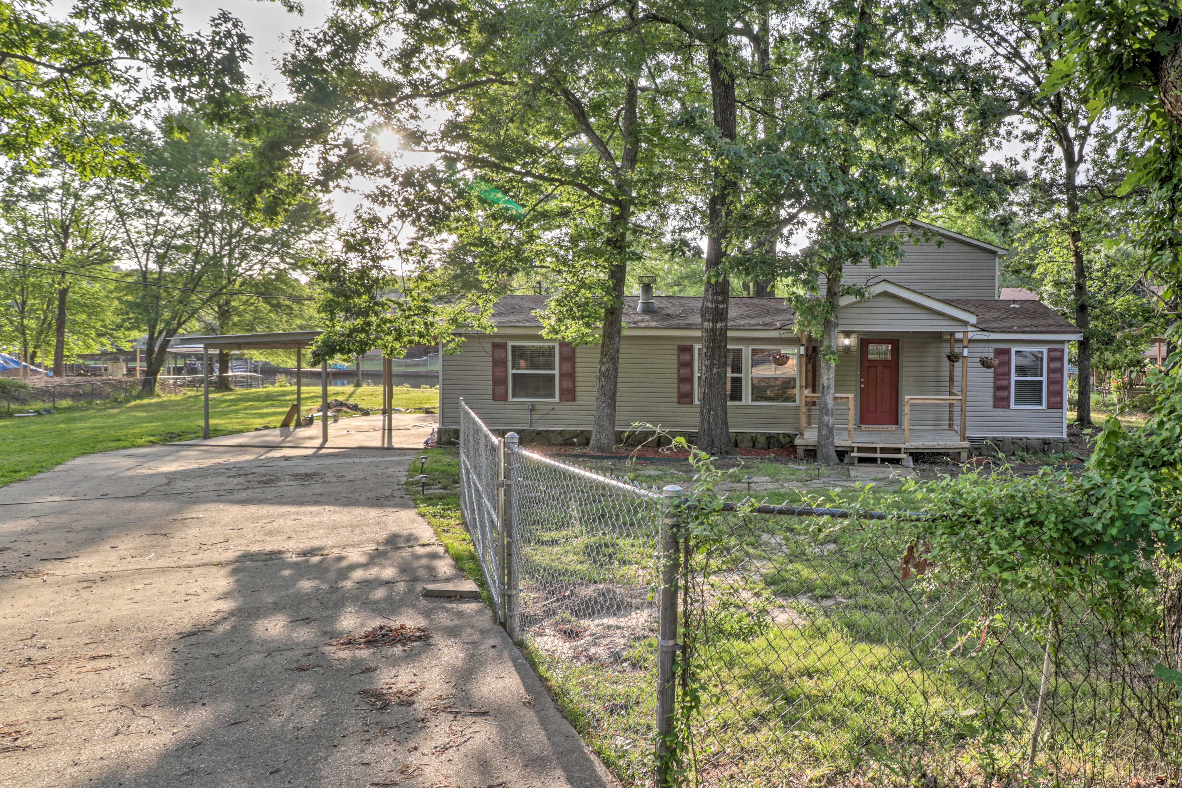 Parking | Driveway (2 Vehicles) | Carport (2 Vehicles)