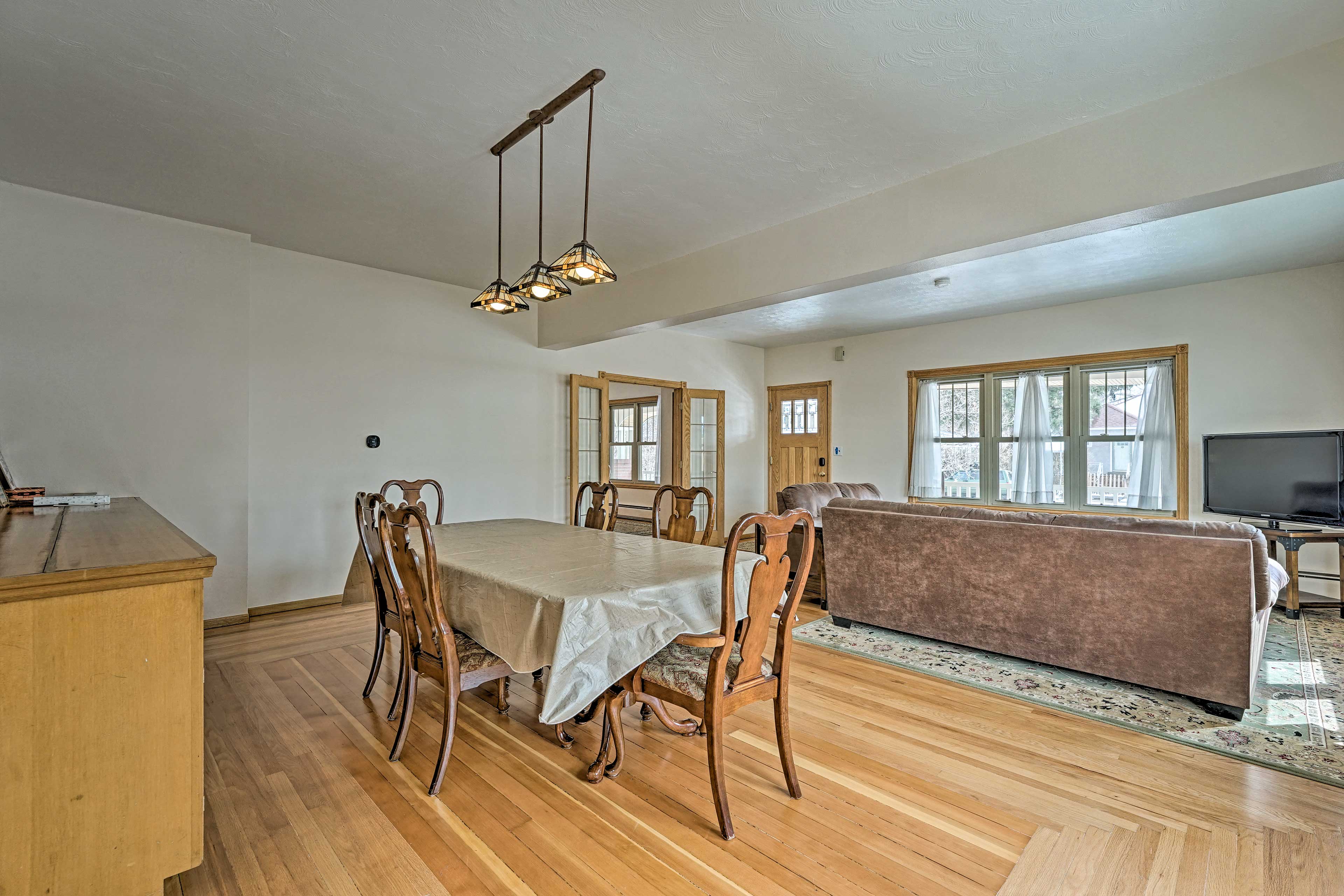 Living Room | Dining Area