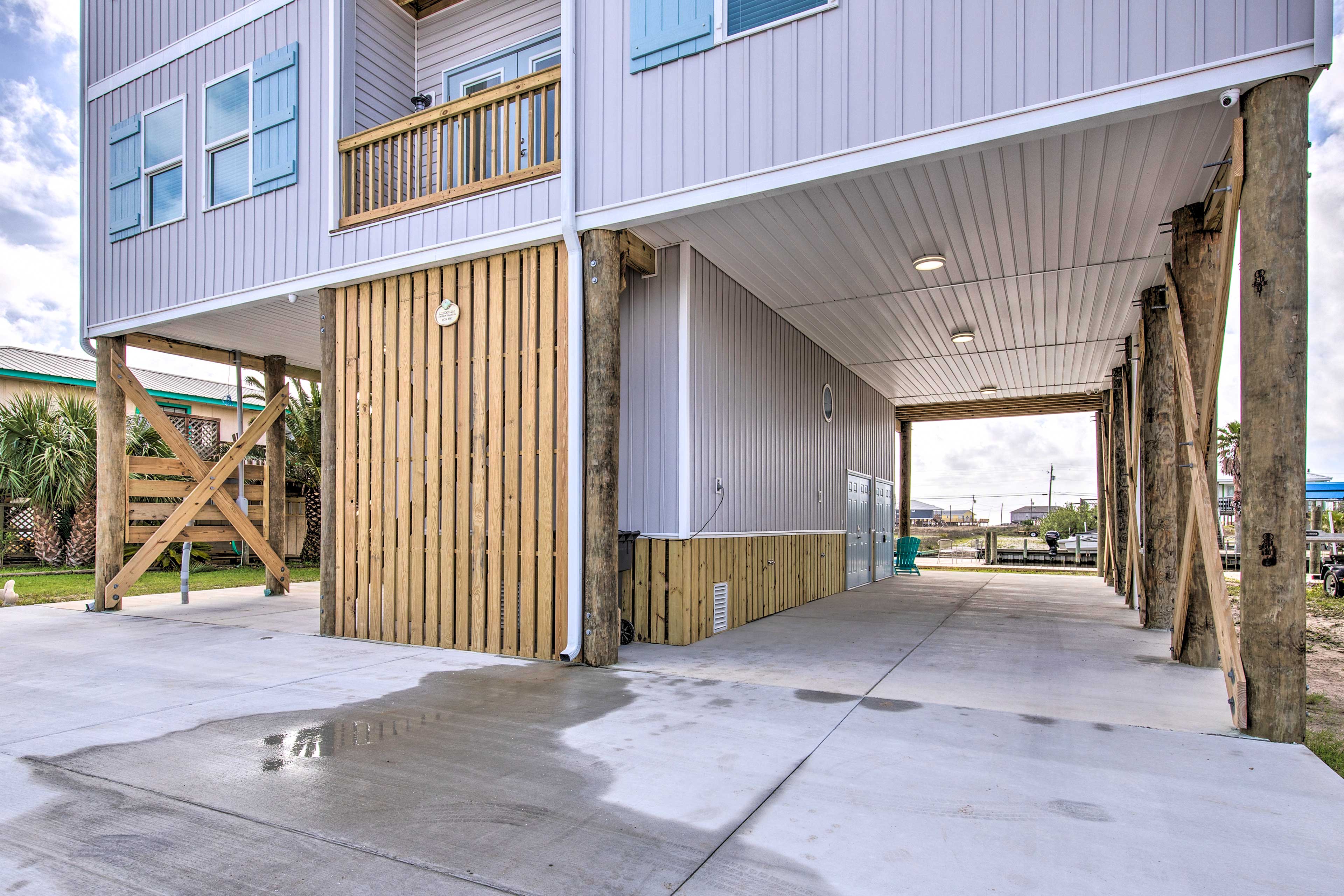 Parking | Driveway (6 Vehicles) | Covered Parking (4 Vehicles)