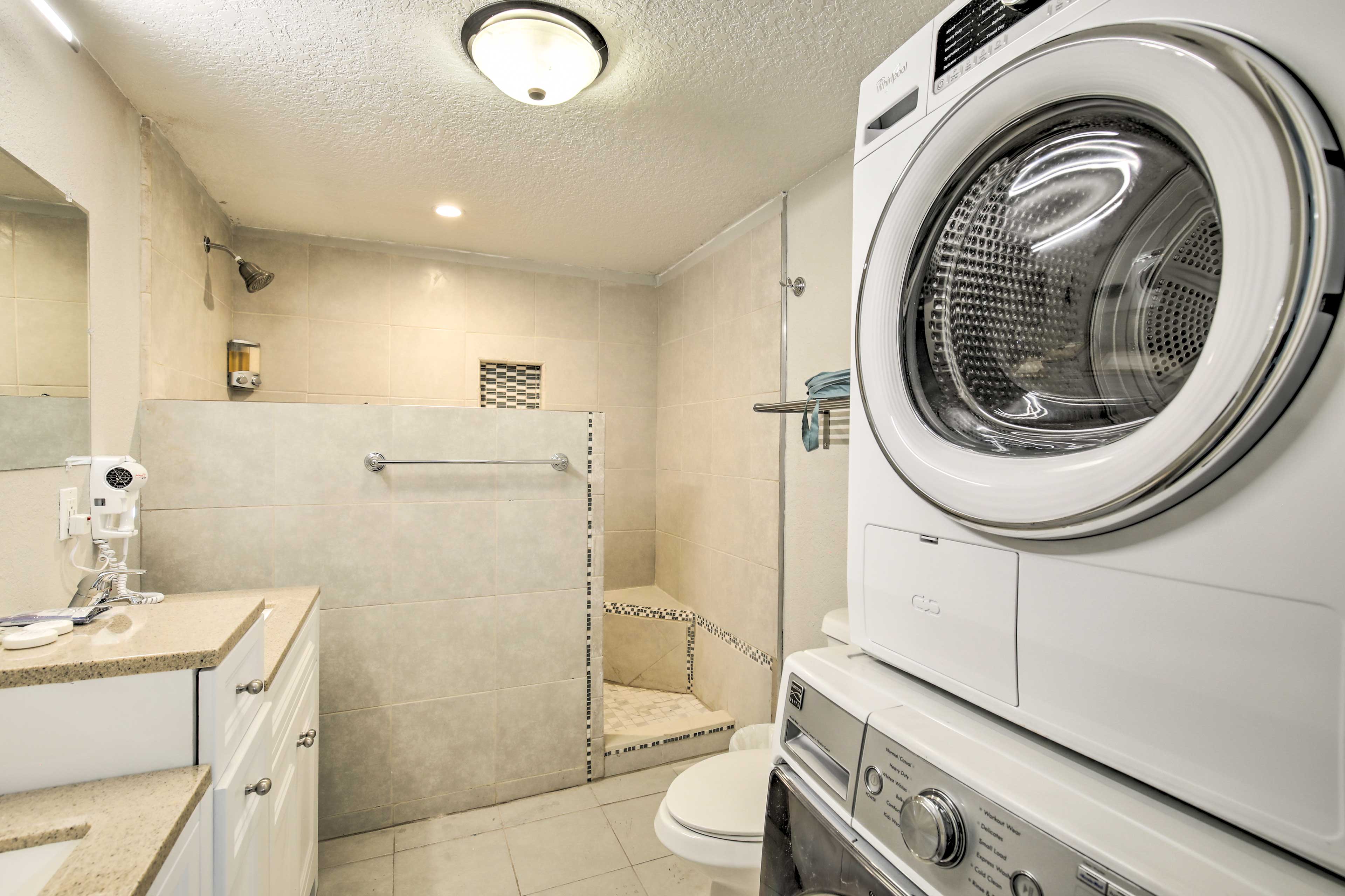 En-Suite Bathroom | Towels Provided | Washer & Dryer