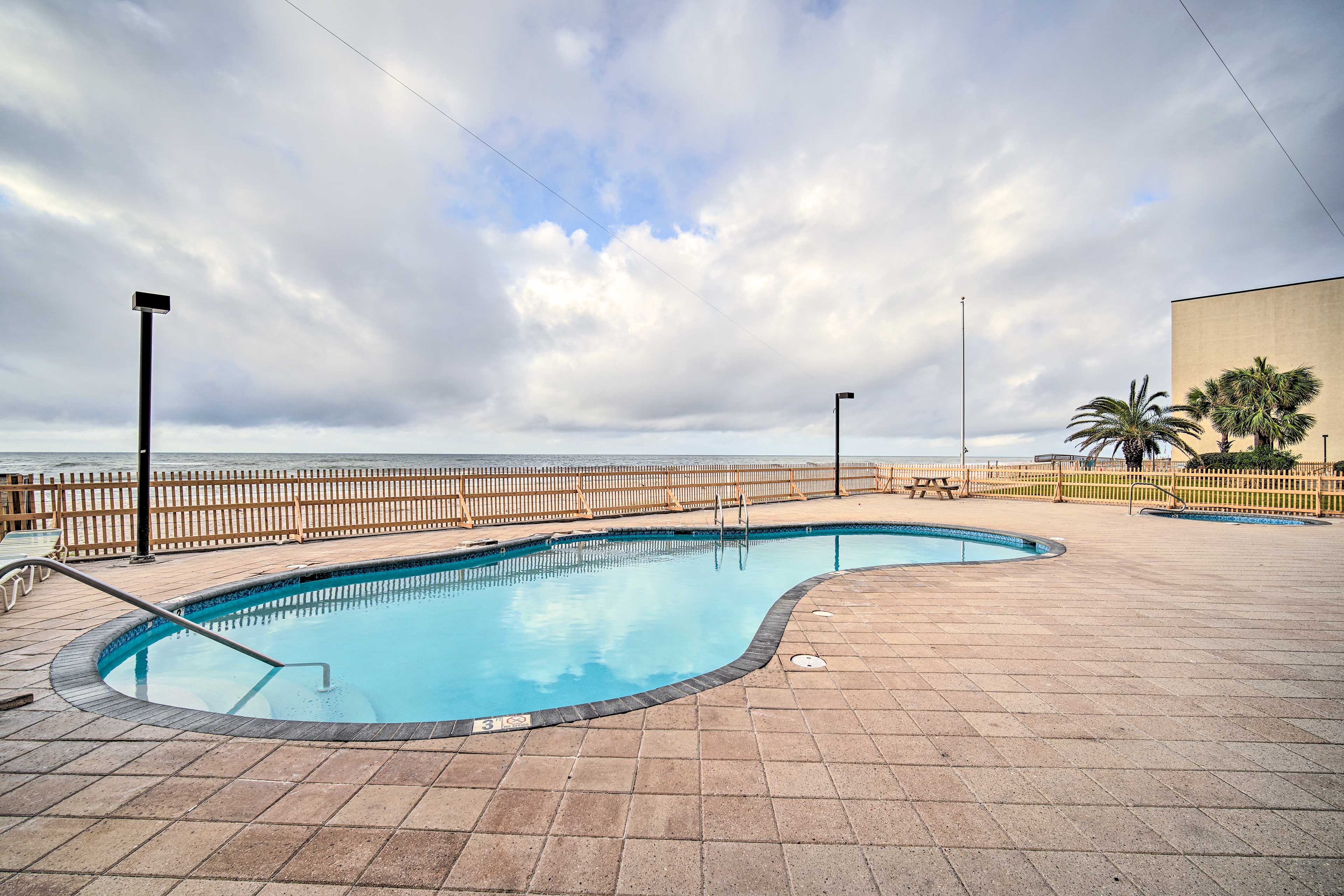 Community Amenities | Heated Pool