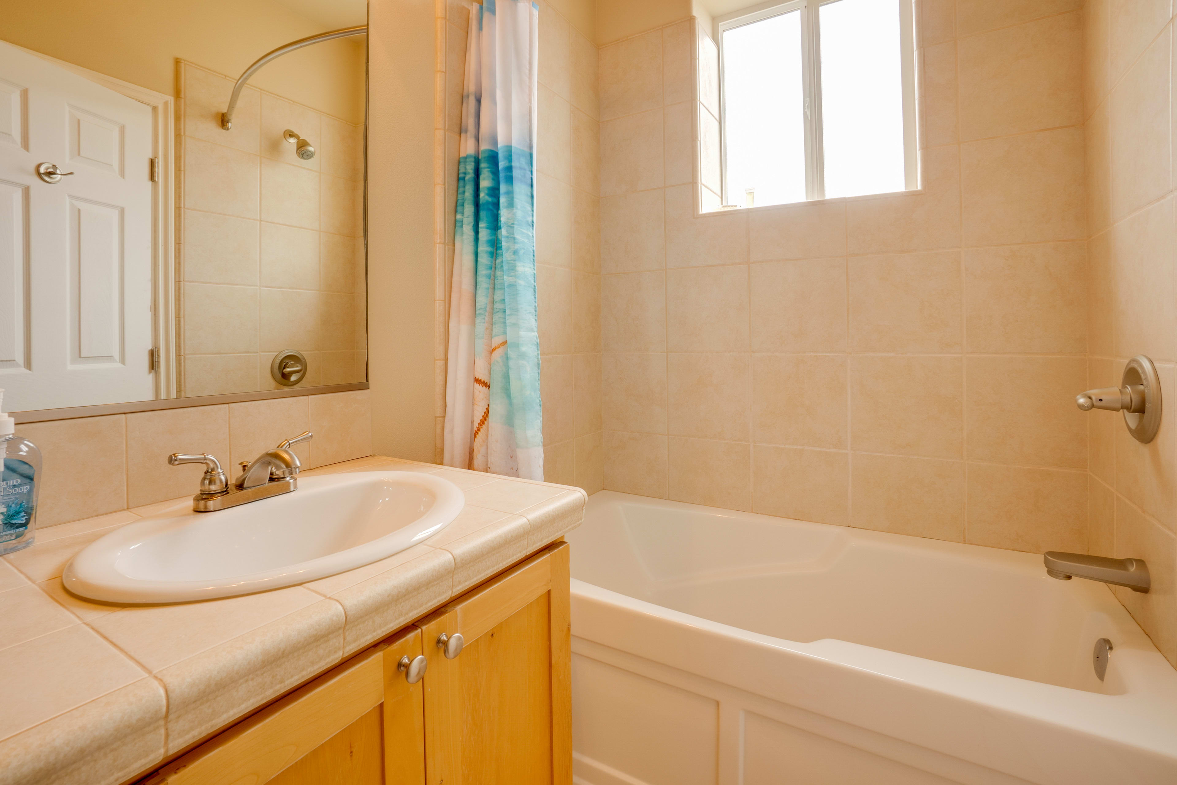 Full Bathroom | Complimentary Toiletries | Hair Dryer