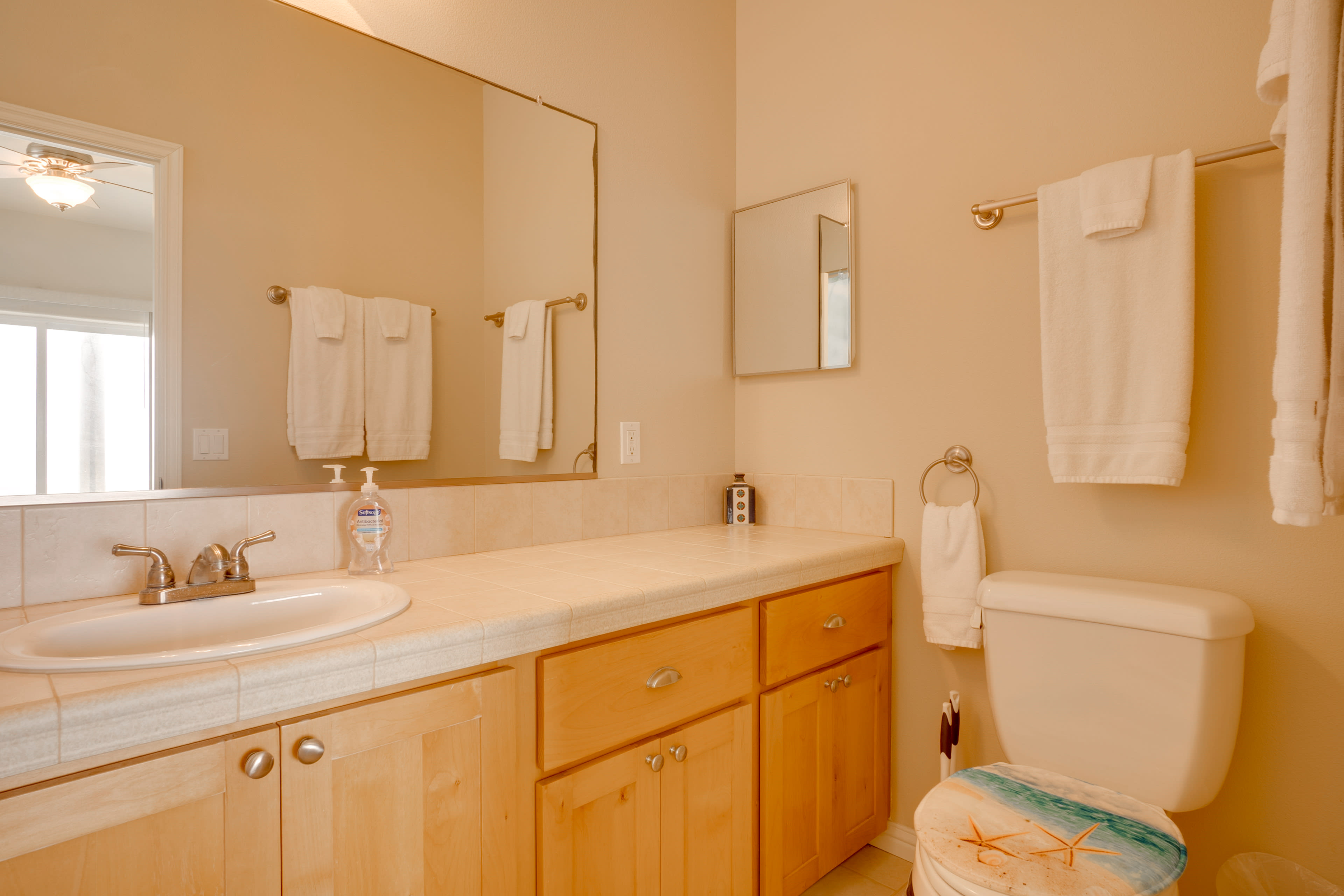 Full Bathroom | Linens & Towels