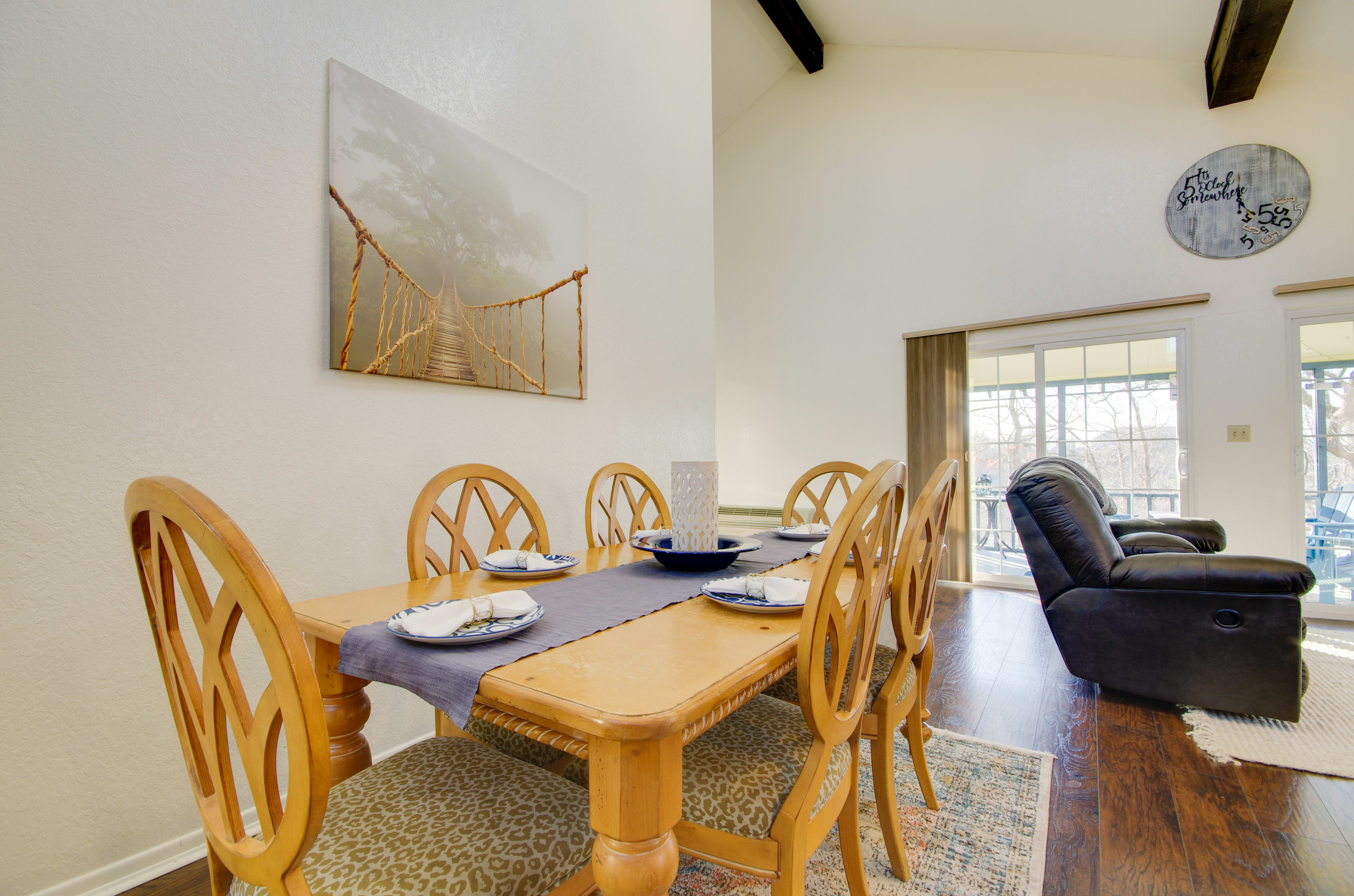 Dining Area | Dishes & Flatware Provided