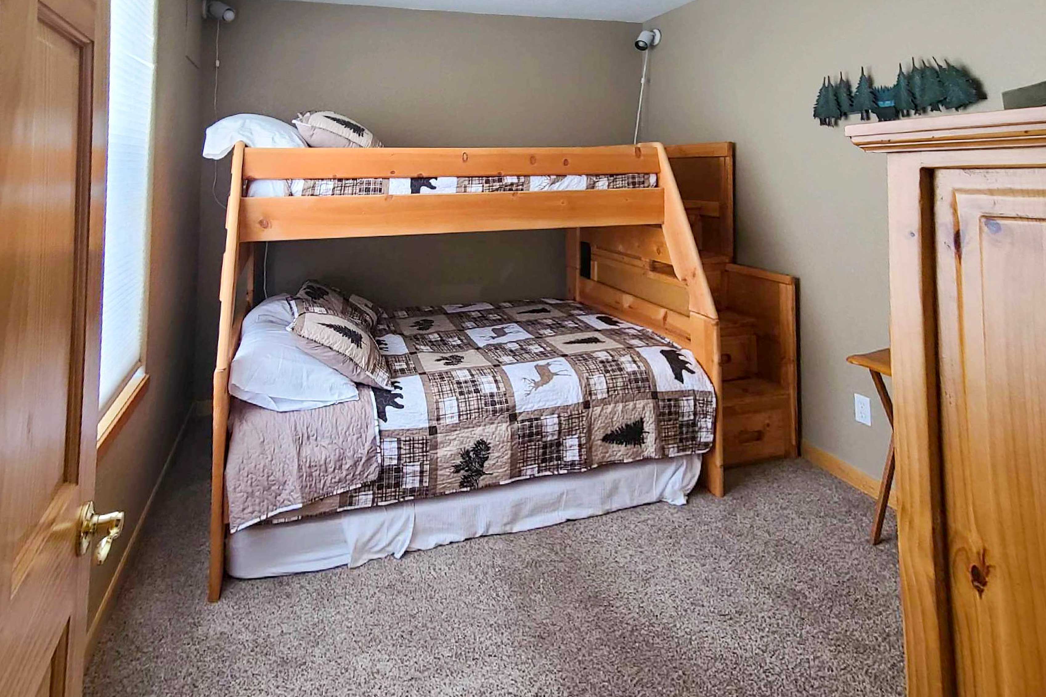 Bedroom 5 | Twin/Full Bunk Bed w/ Twin Trundle