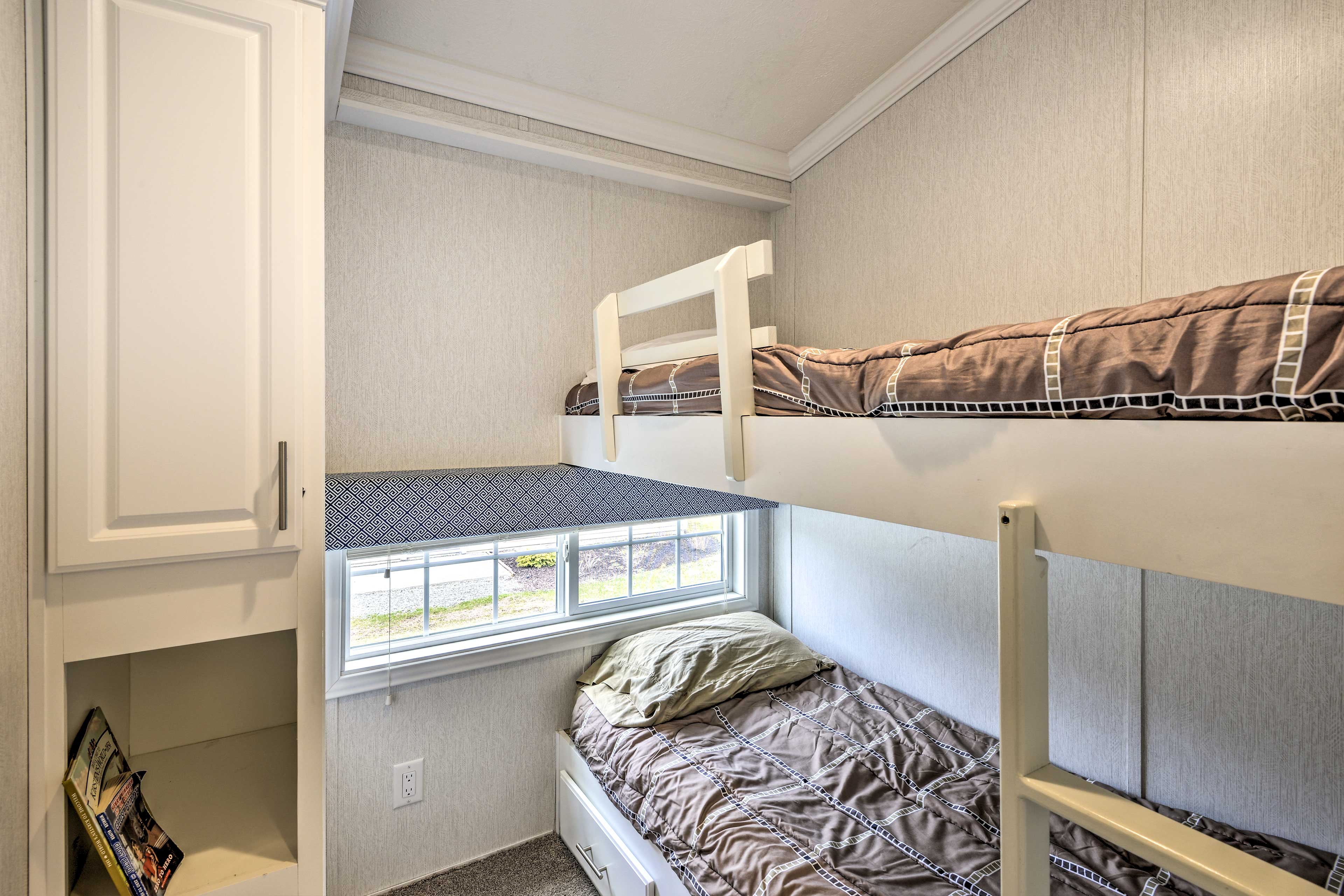 Bedroom 2 | Twin Bunk Bed