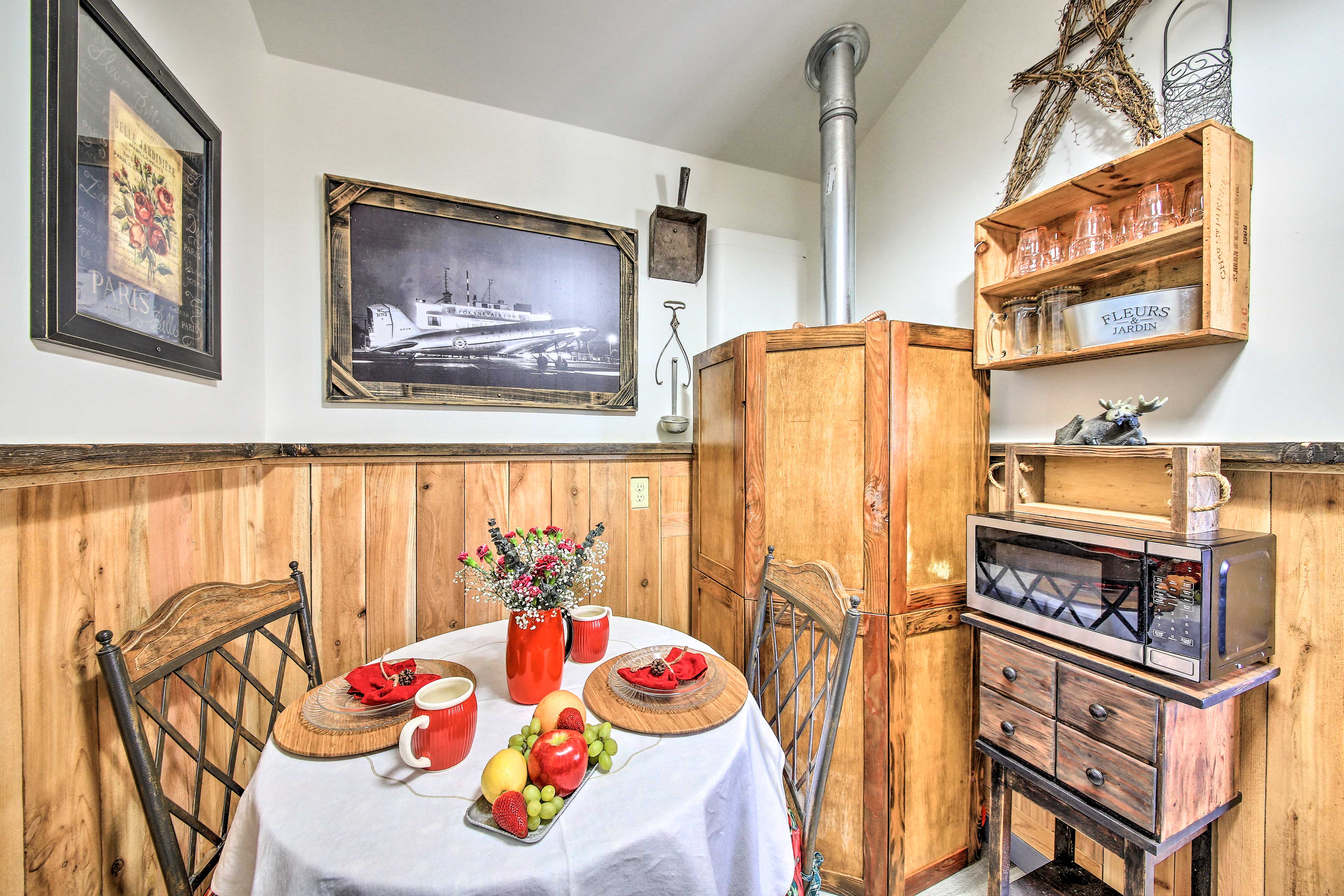 Dining Area | Dishware & Flatware