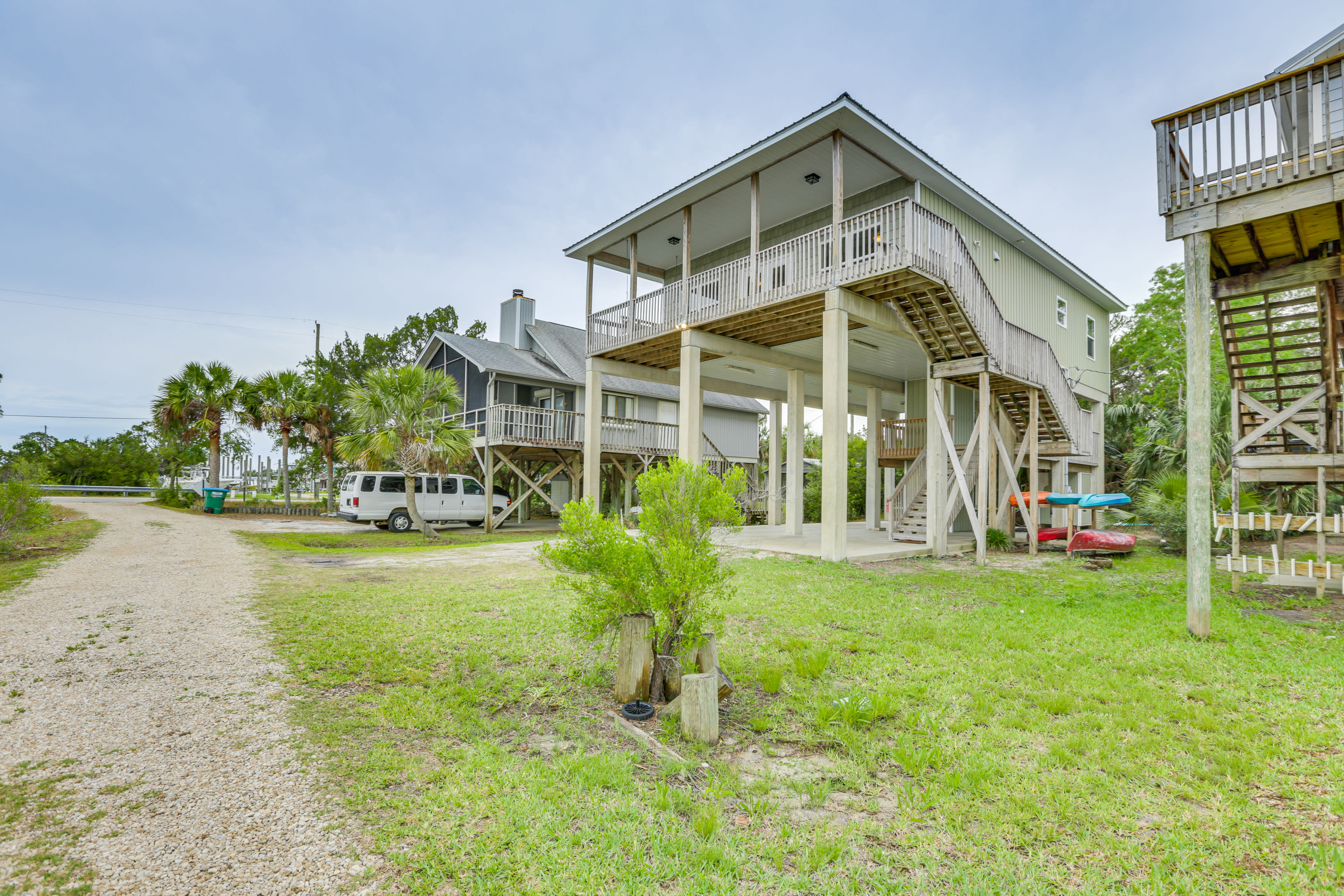 Parking | Driveway (2 Vehicles) | Garage (2 Vehicles)