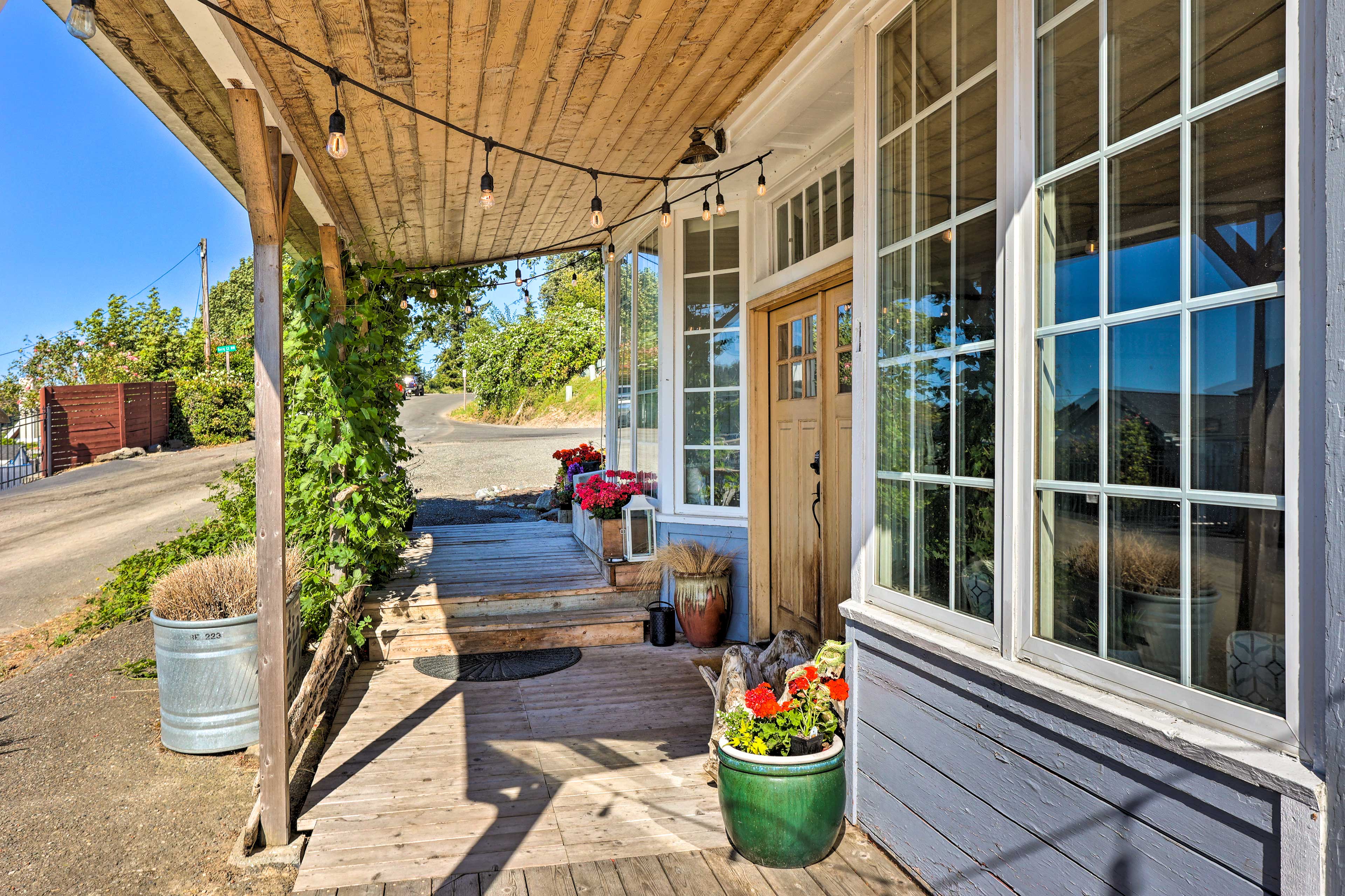 Home Entryway | 2 Steps Required