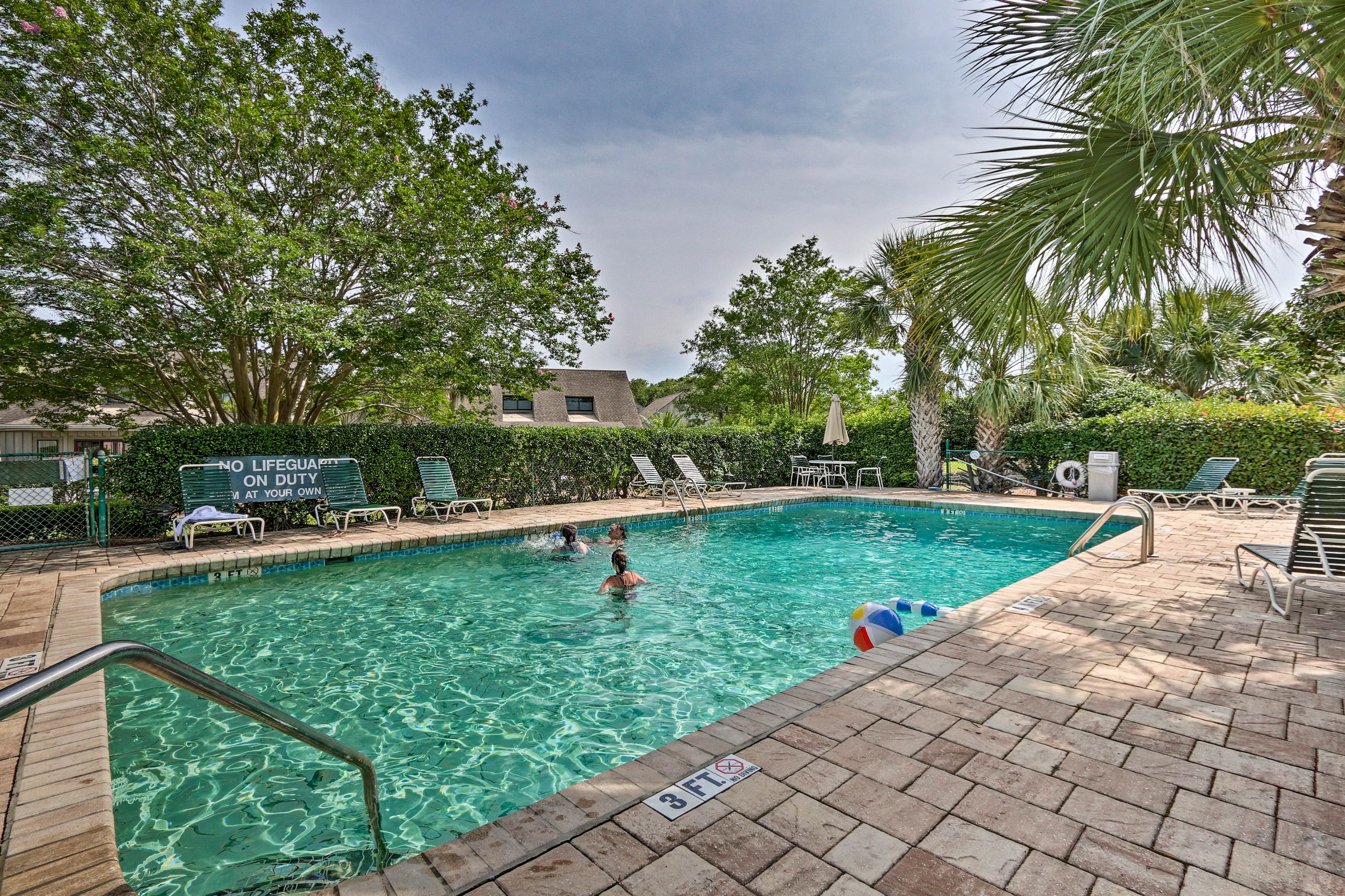 Community Amenities | Outdoor Pool