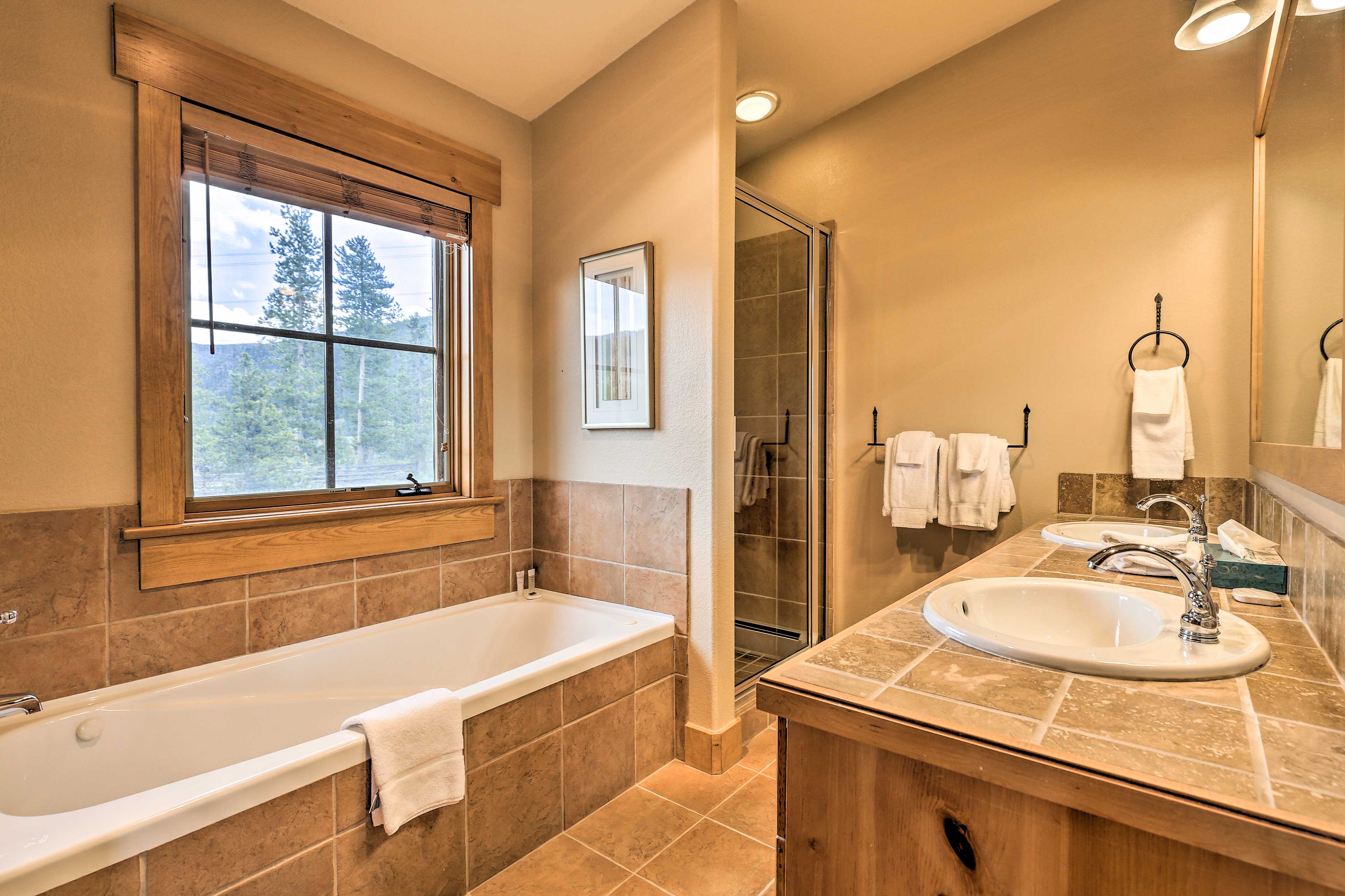 En-Suite Bathroom | Towels Provided