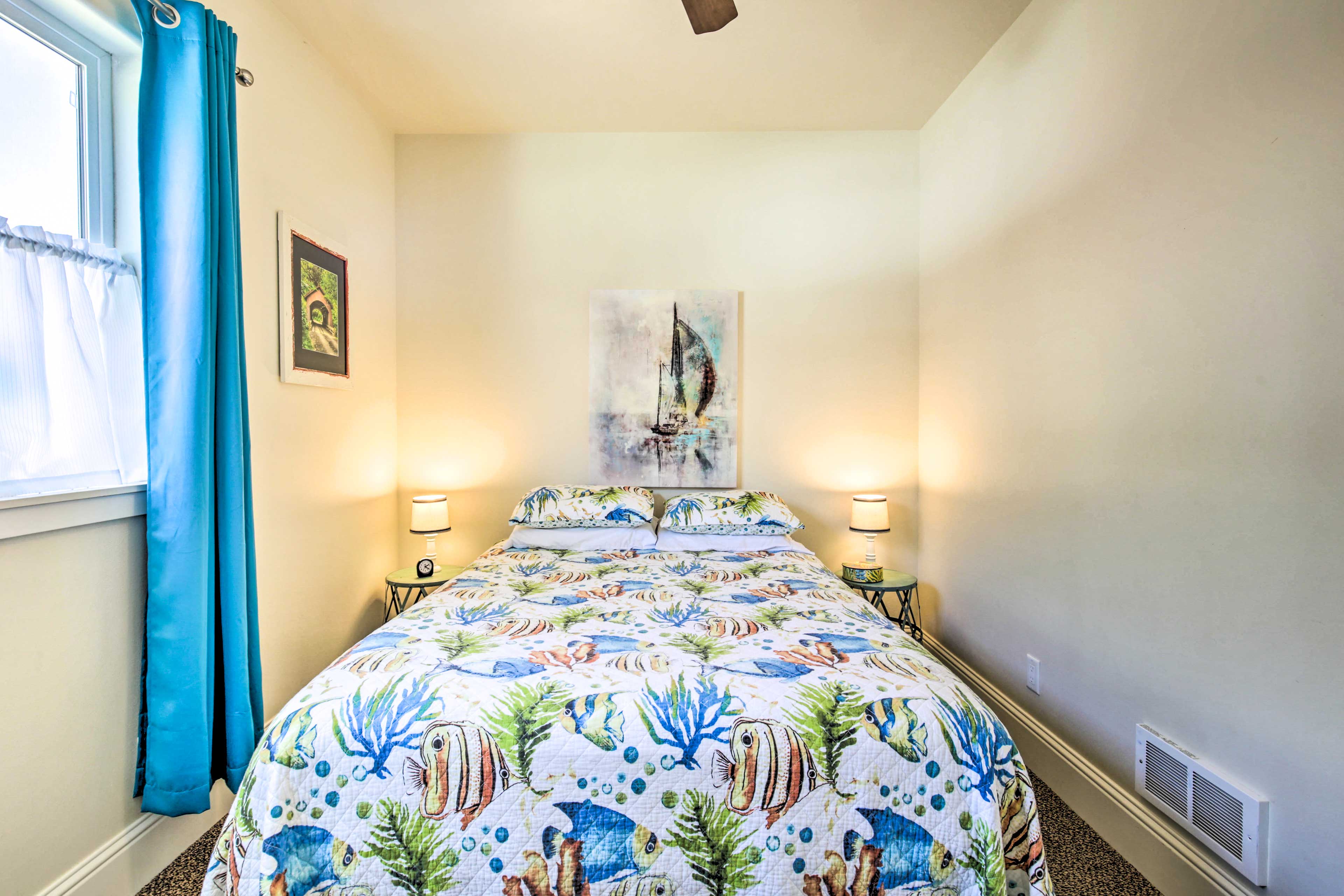 Dream of tomorrow's seaside adventures in this ocean-themed bed!