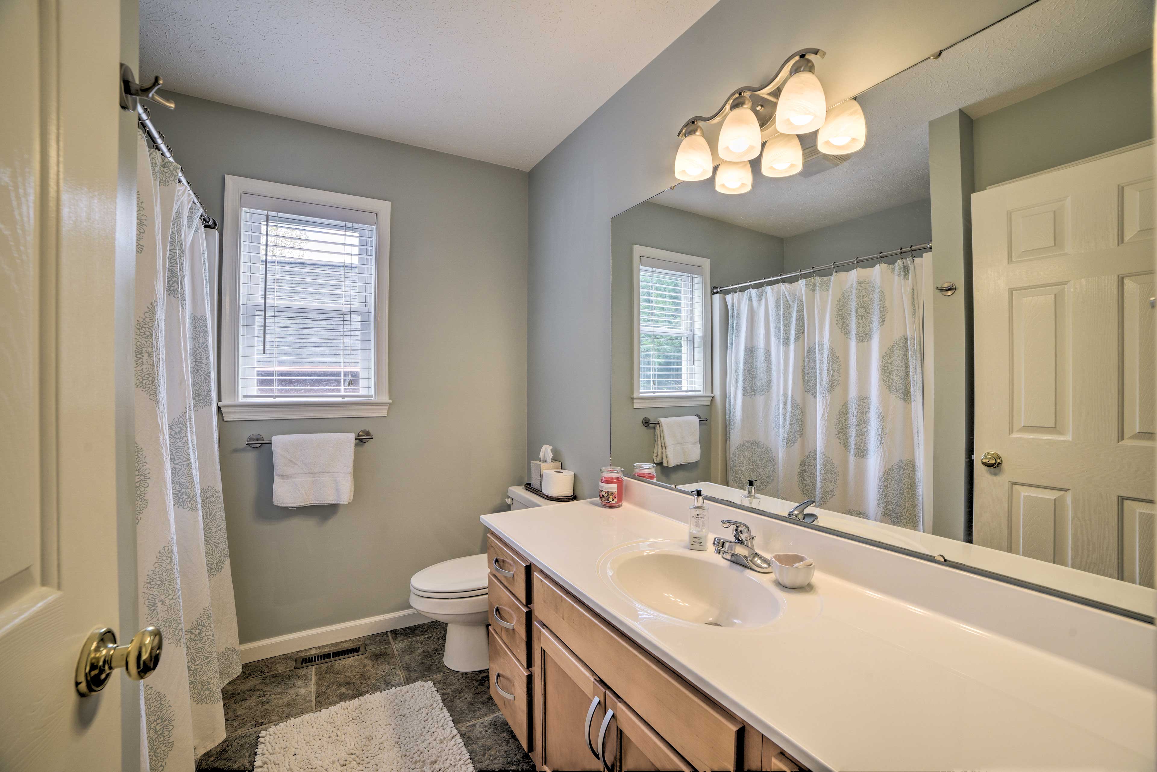 En-Suite Bathroom | Towels Provided